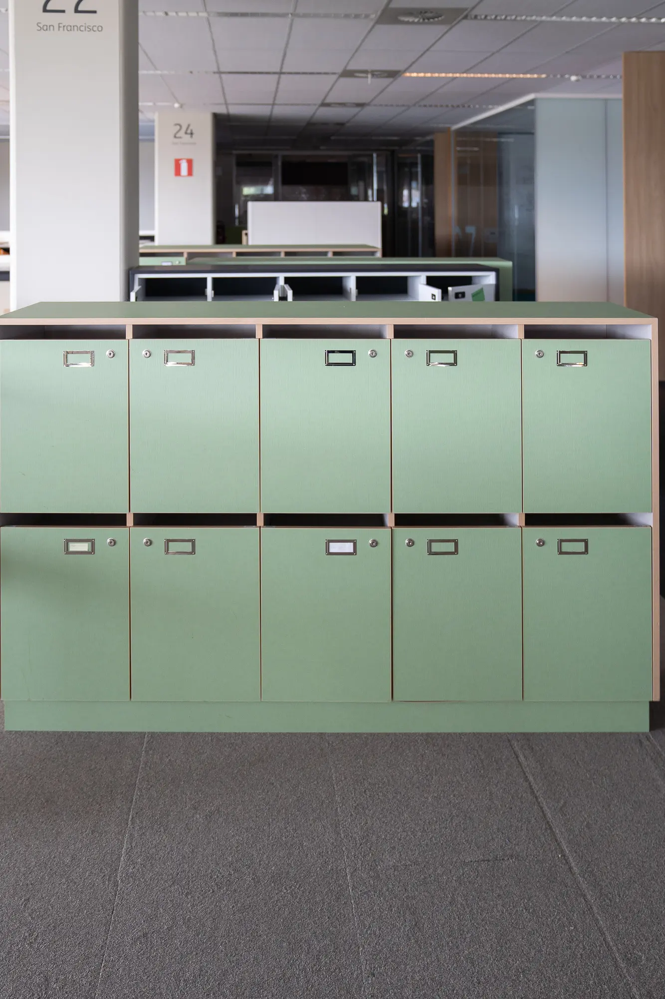 Green lockers without locks and keys-0