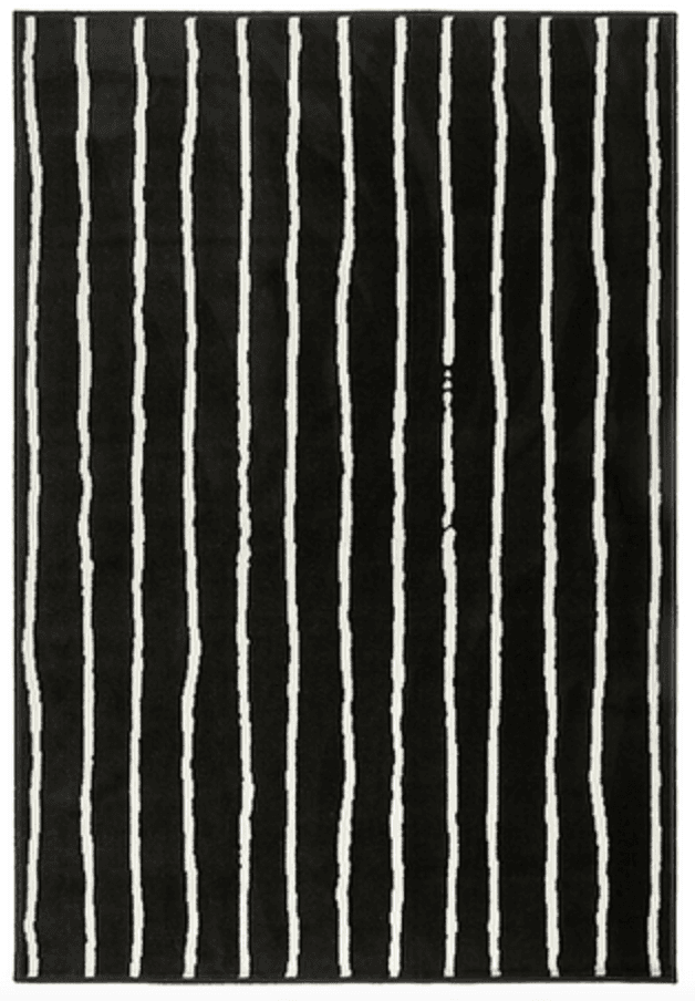 Tapis Ikea avec lignes noires et blanches