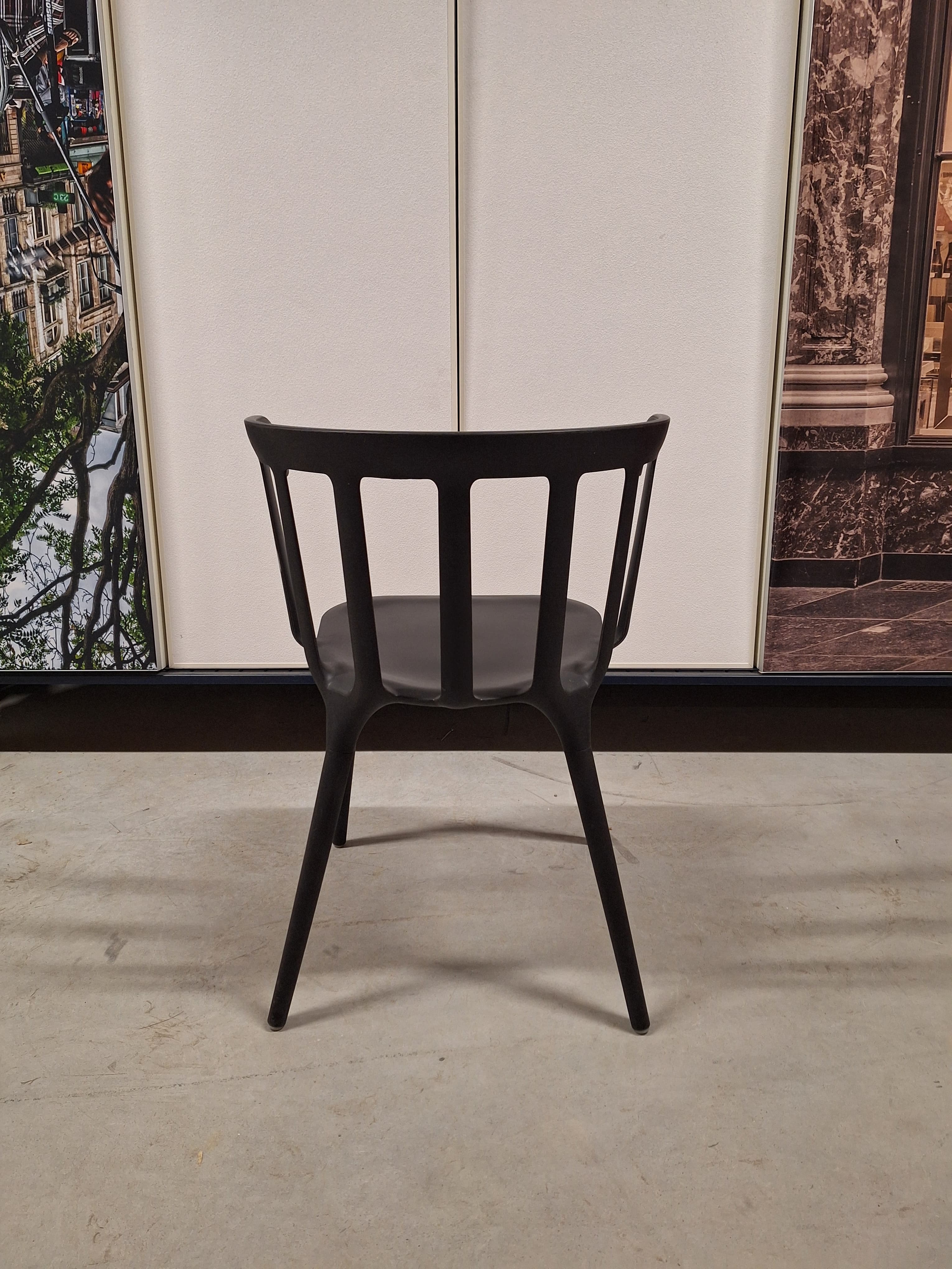 Chaise extérieure en plastique noir IKEA-3