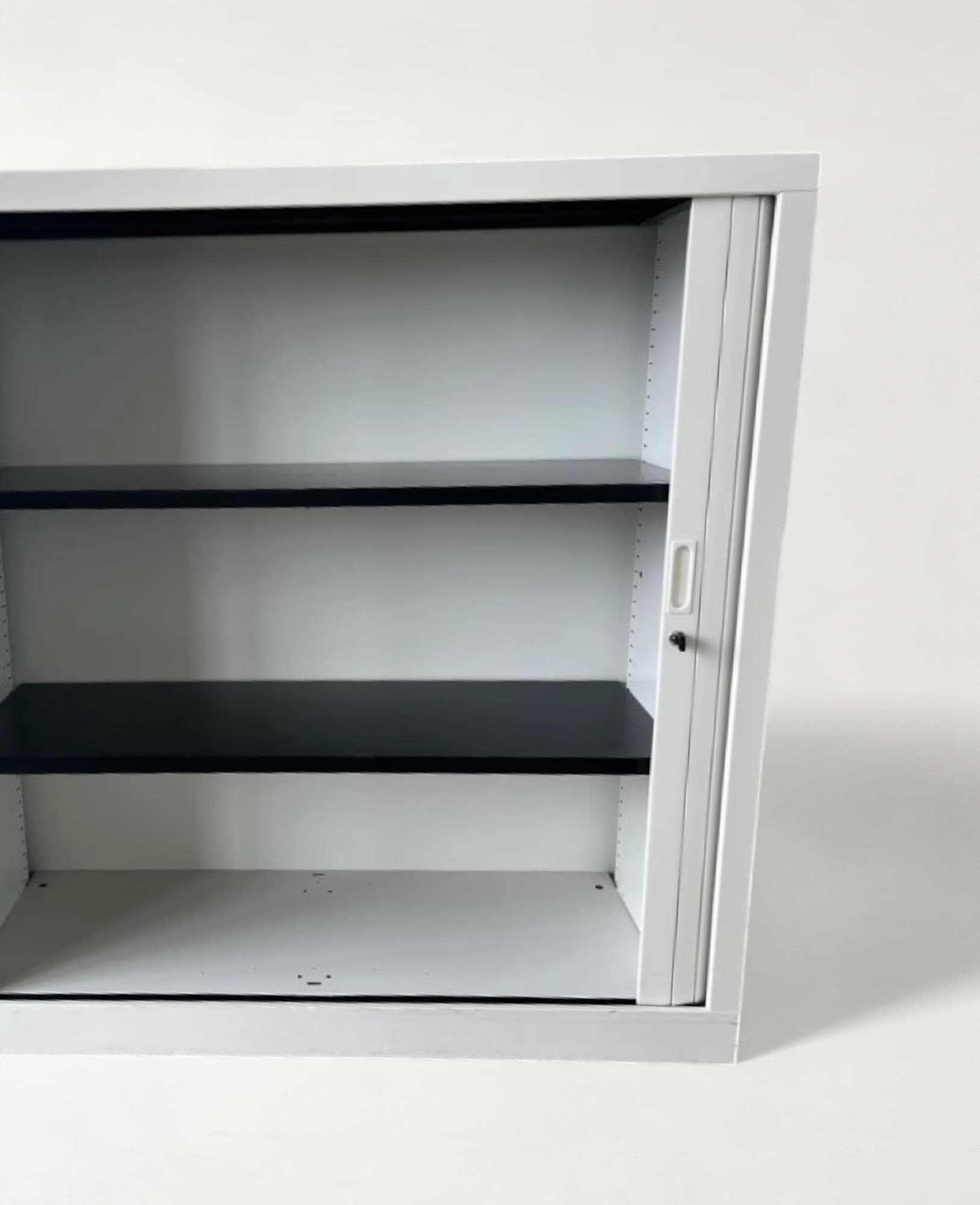 Armoire blanche avec système de fermeture à clé 120cm-1