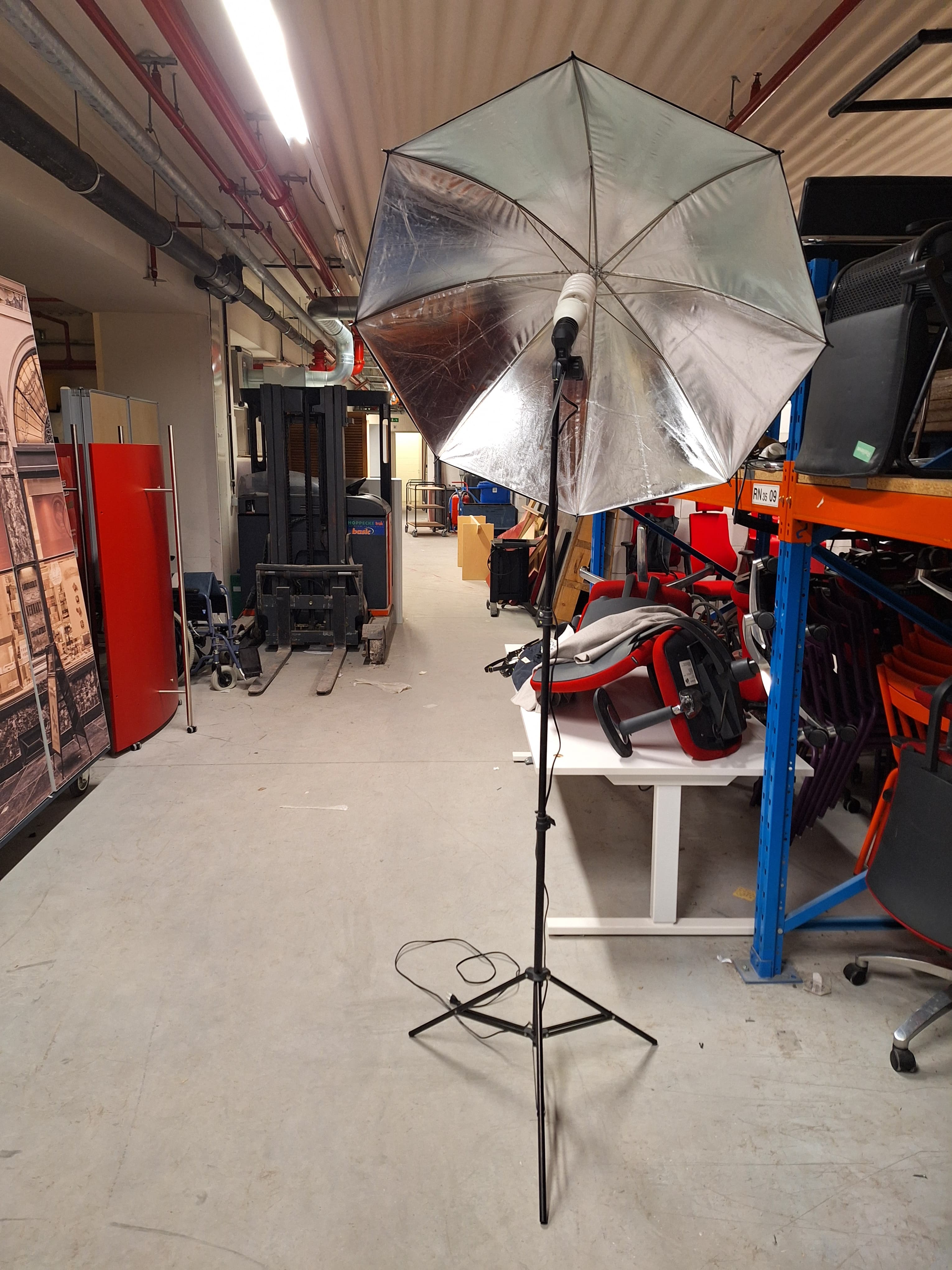 Lampe parapluie noire et argentée-2