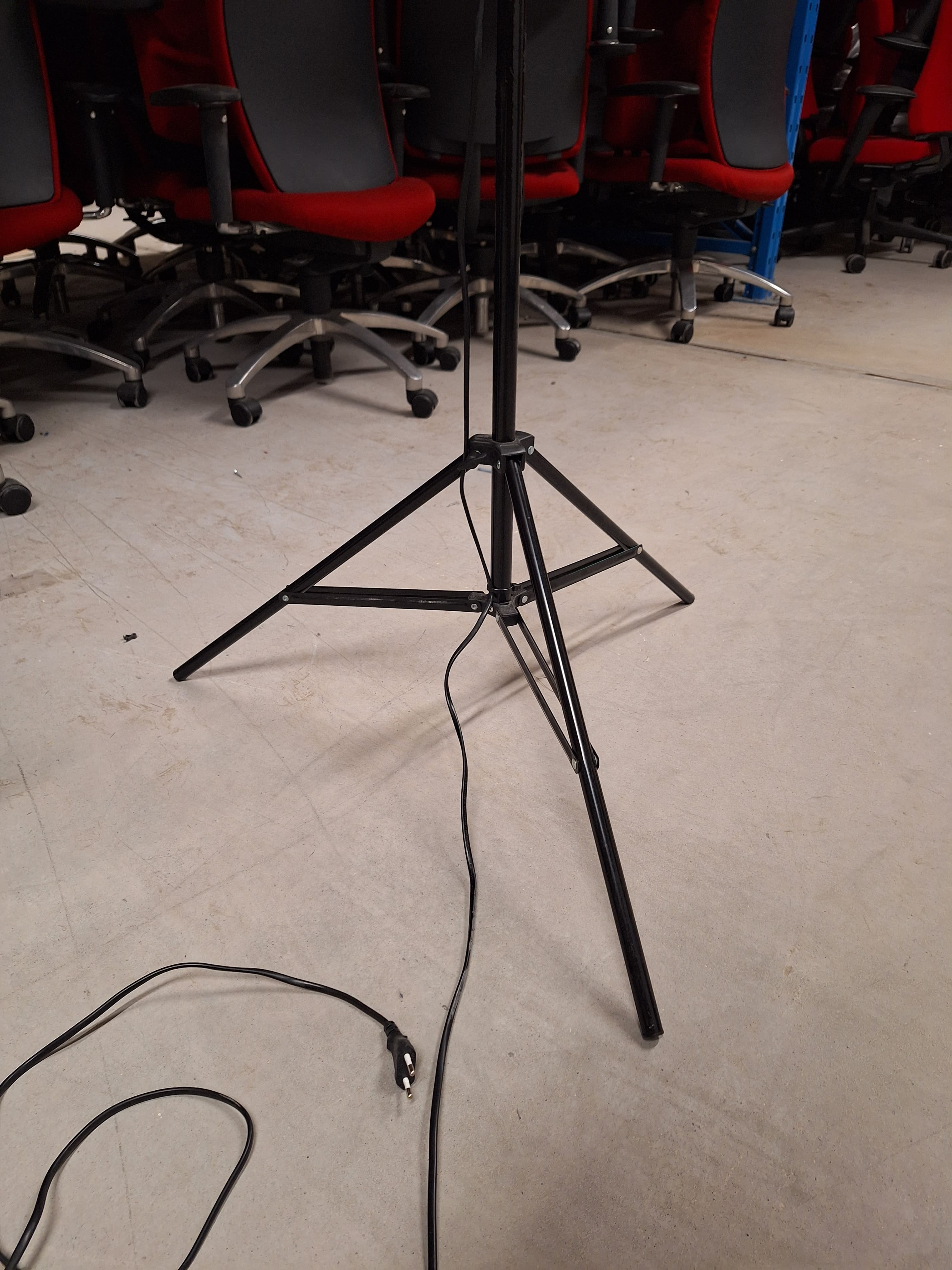 Lampe parapluie noire et argentée-3