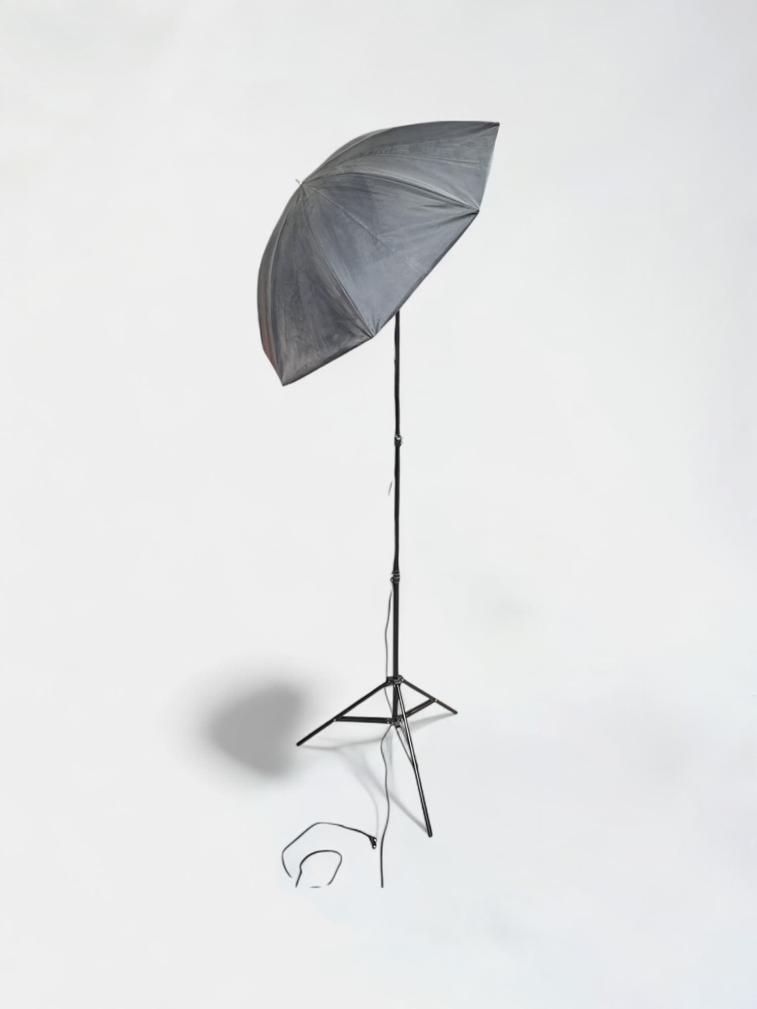 Lampe parapluie noire et argentée-1