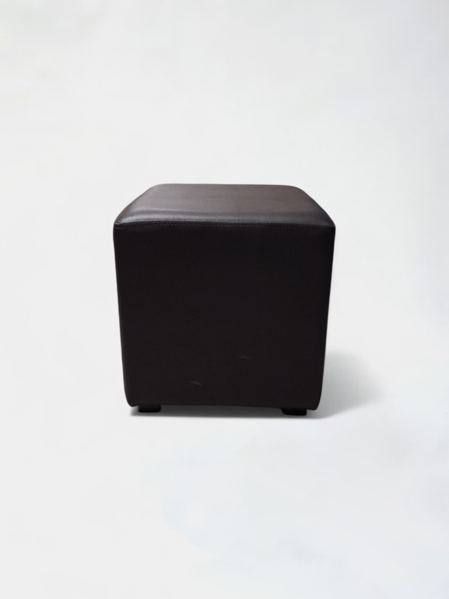 Pouf en cuir noir