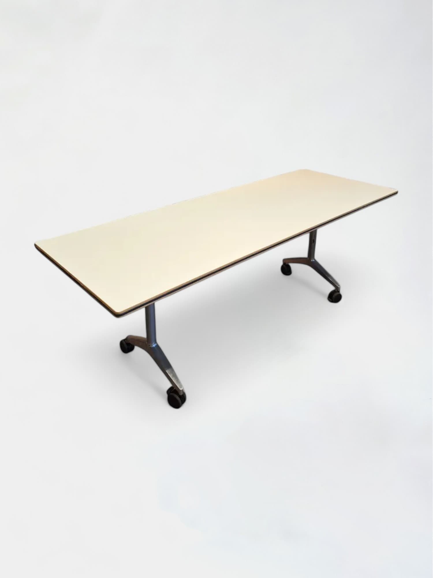 Wilkhahn witte laminaattafel met wielen 200cm