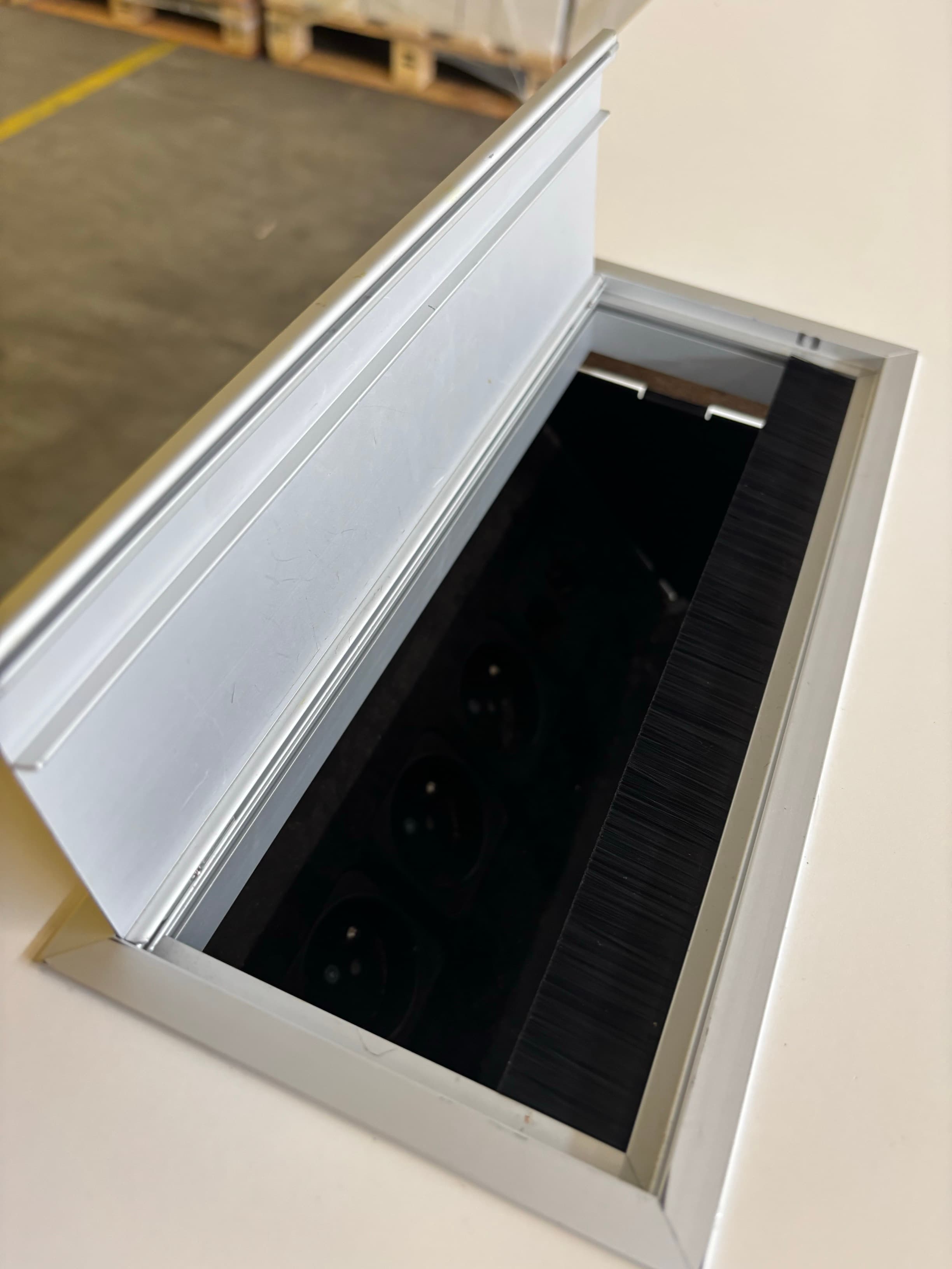 160cm white desk with rectangular 3 plugs top access-3