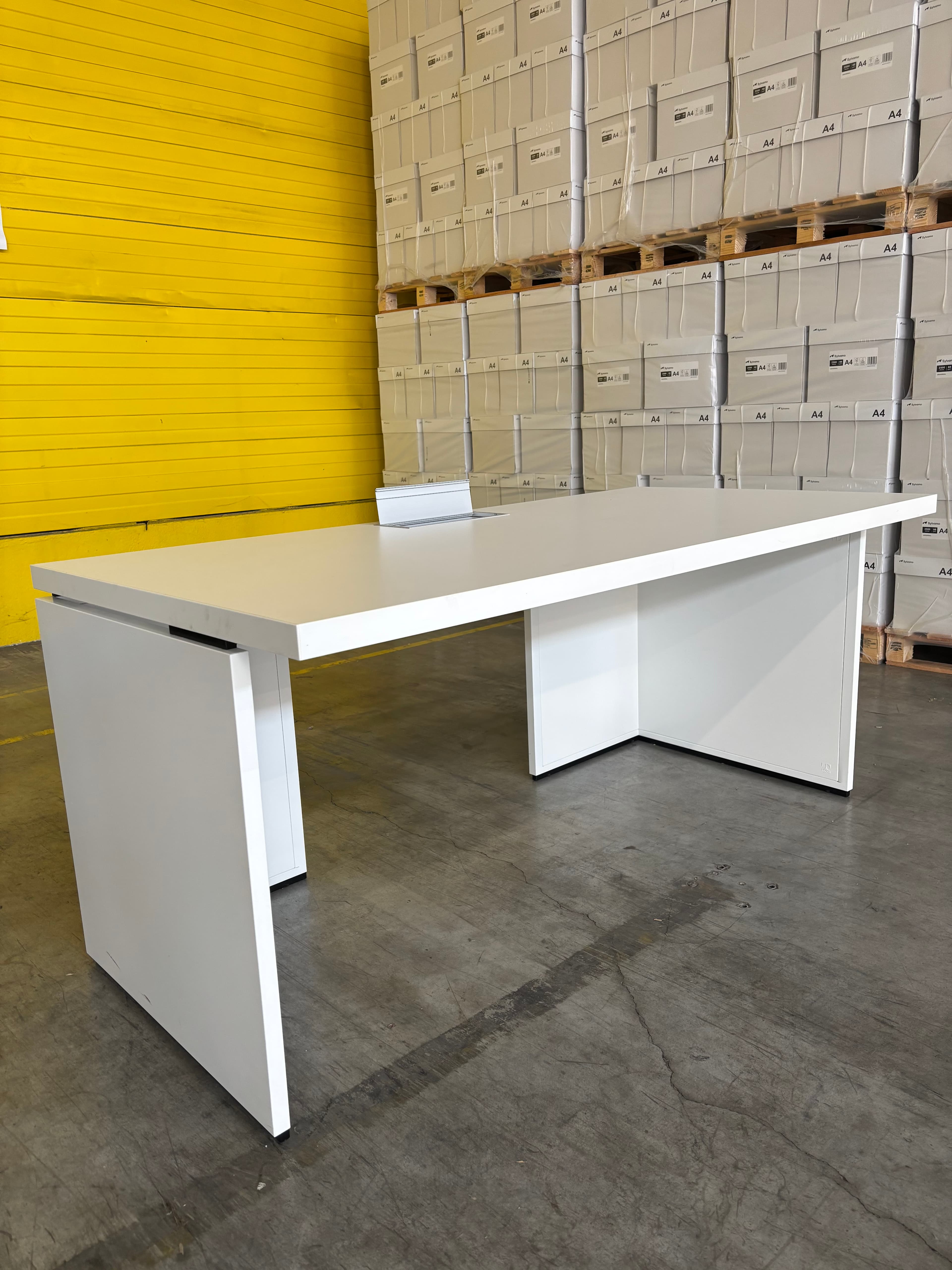 160cm white desk with rectangular 3 plugs top access-0
