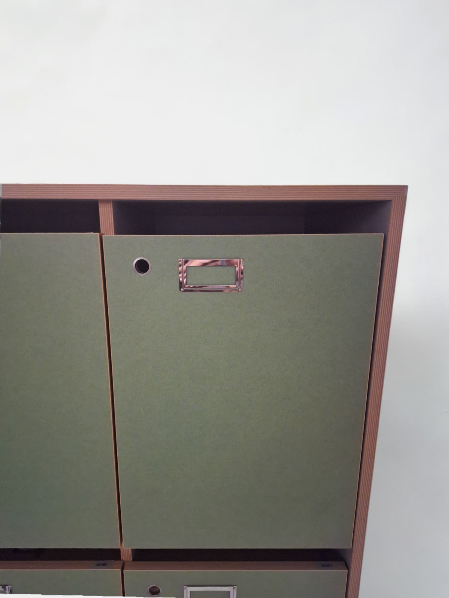 Green lockers without locks and keys-1