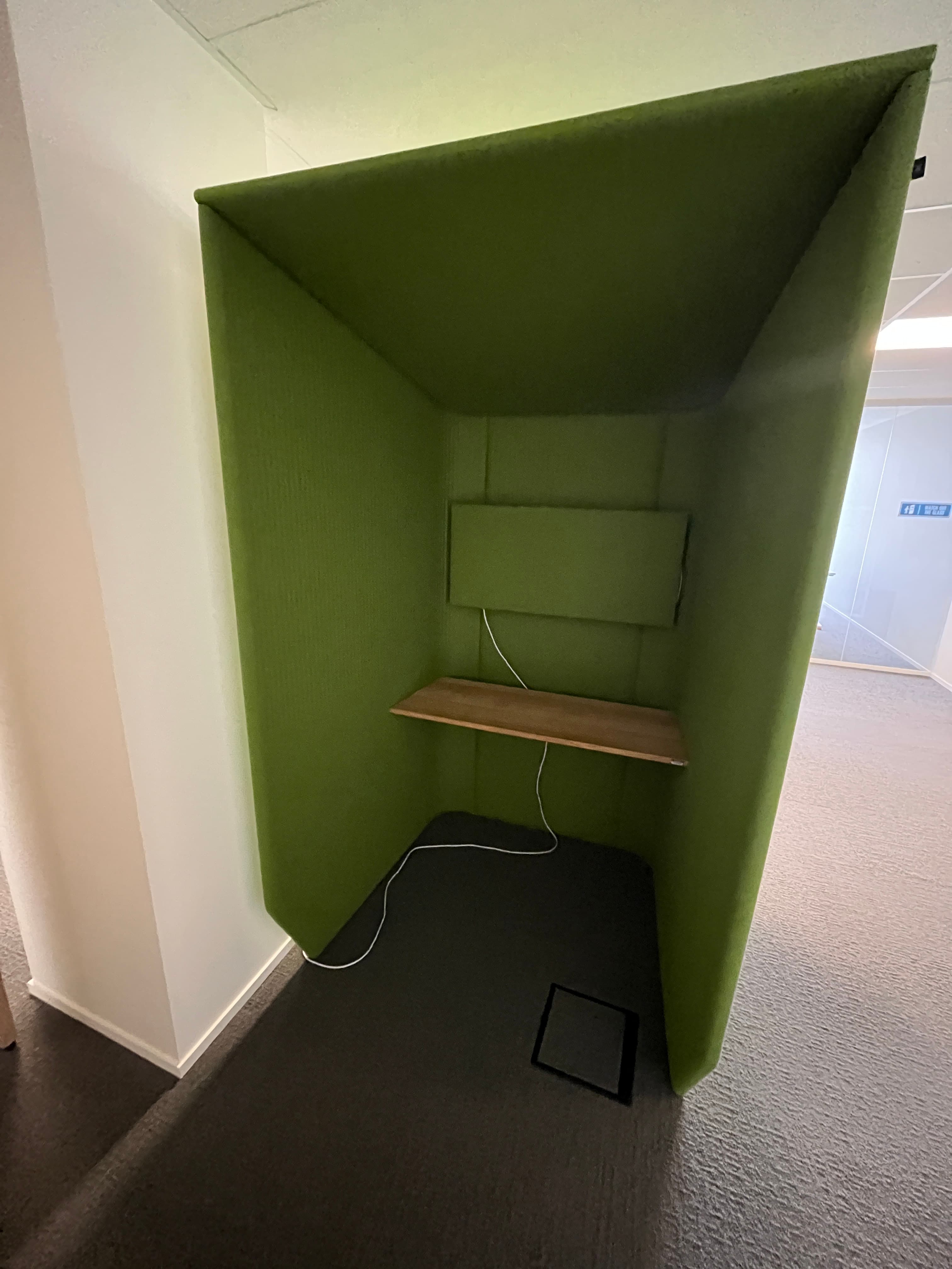 Buzzi Space green phone booth-0