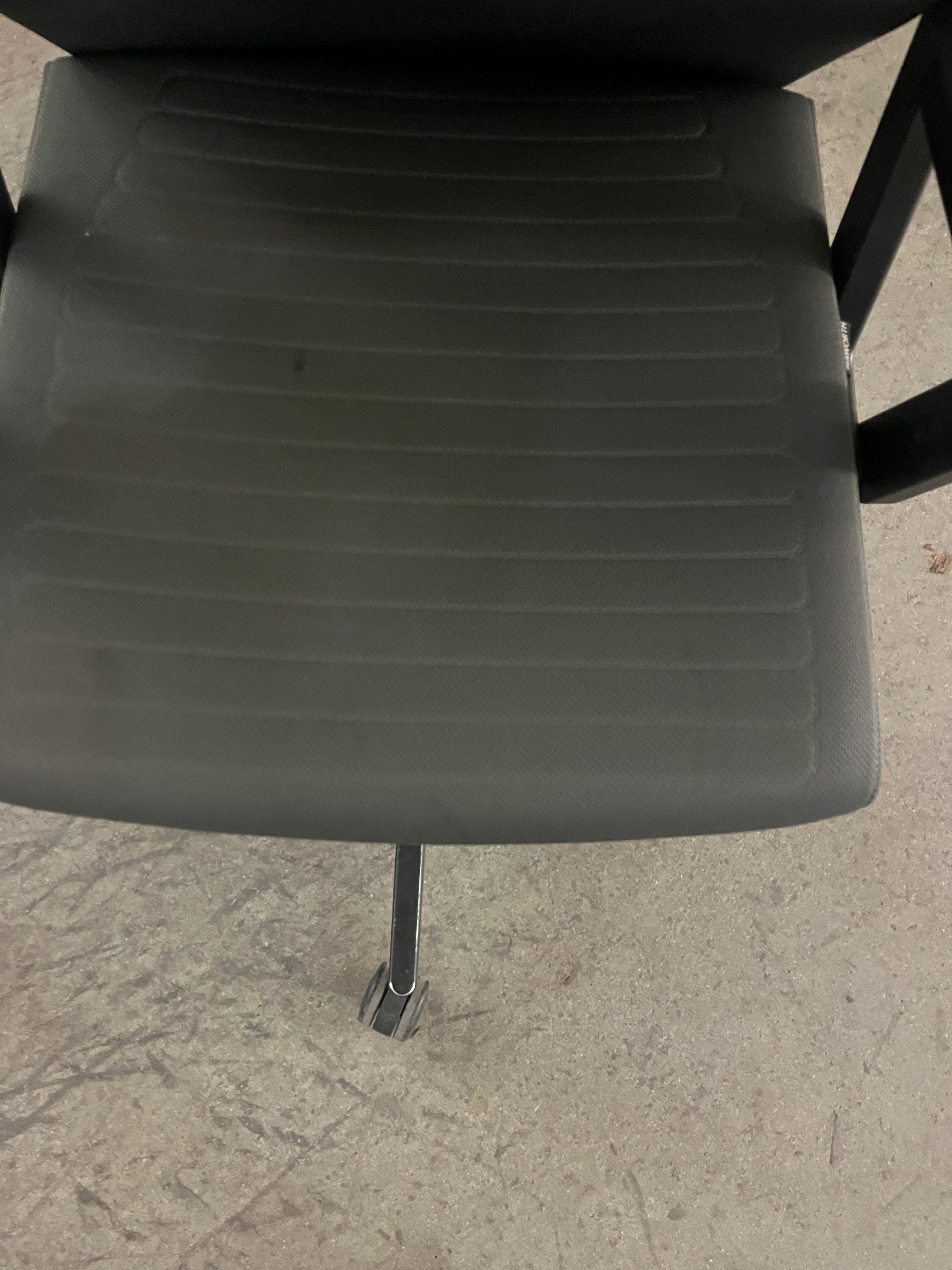 Haworth Black Comforto 59 met gevoerde zitting-1