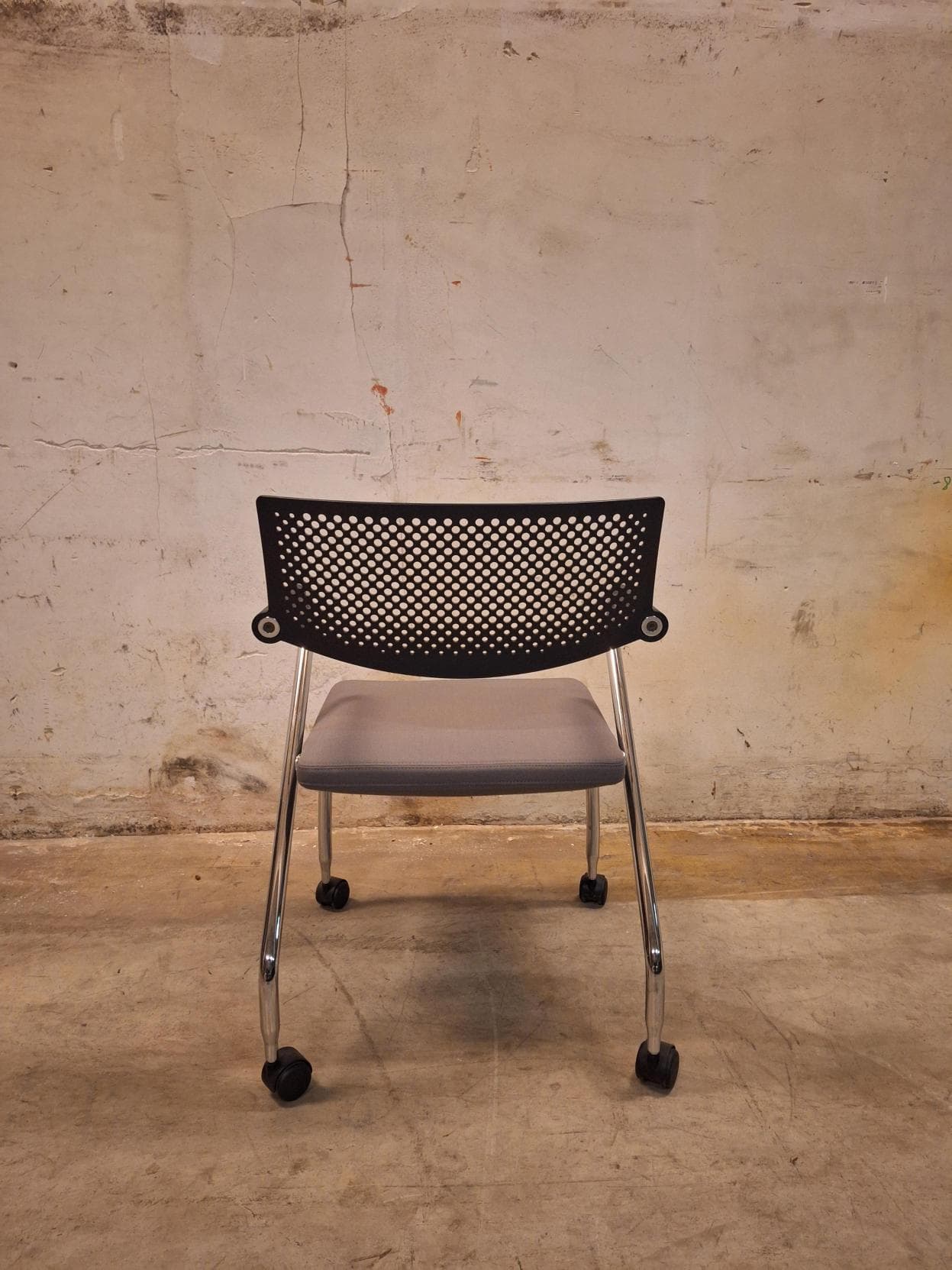 Vitra Visaroll dark grey seating with Black back design Antonio Citterio-3