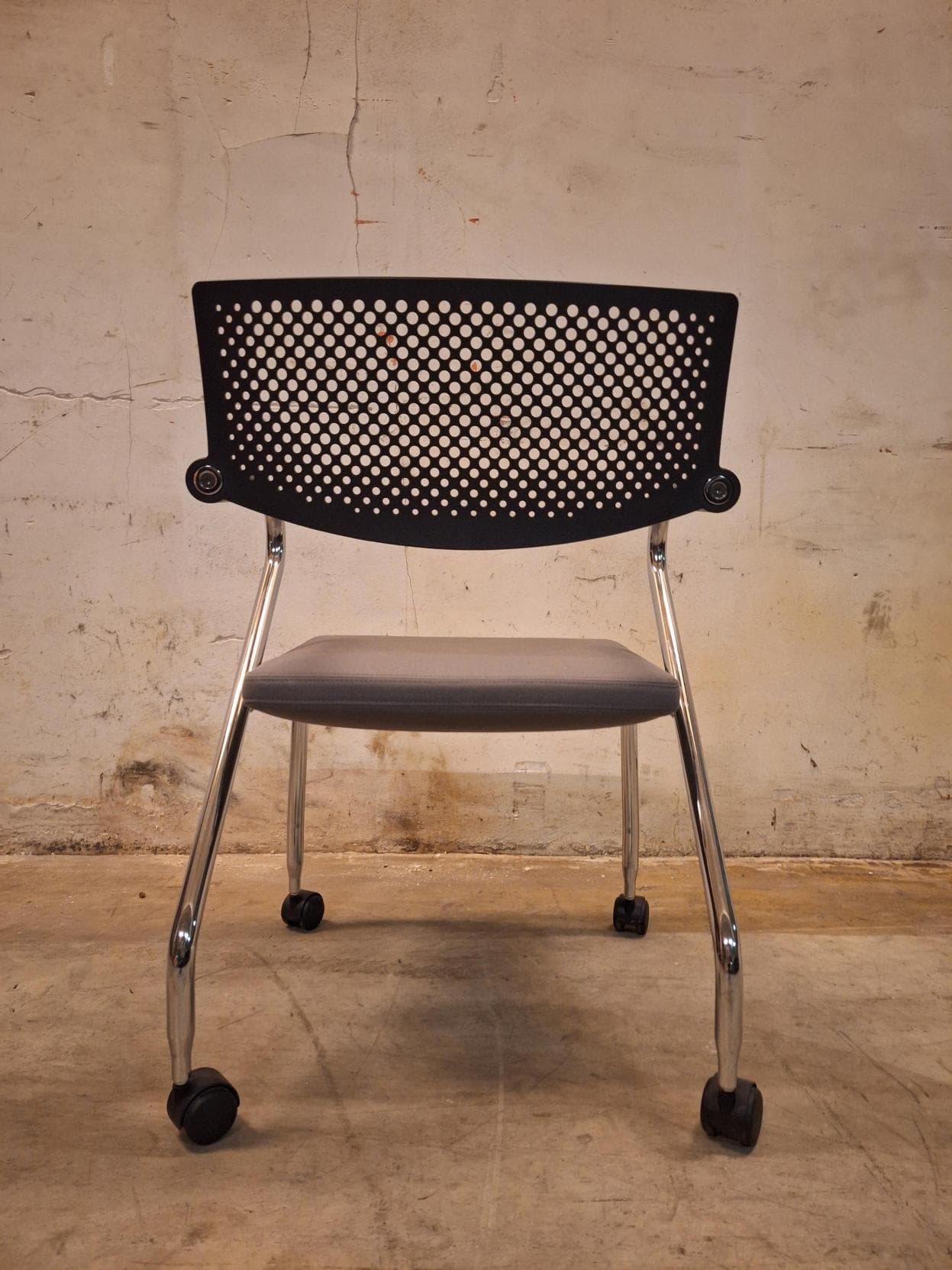 Vitra Visaroll dark grey seating with Black back design Antonio Citterio-4