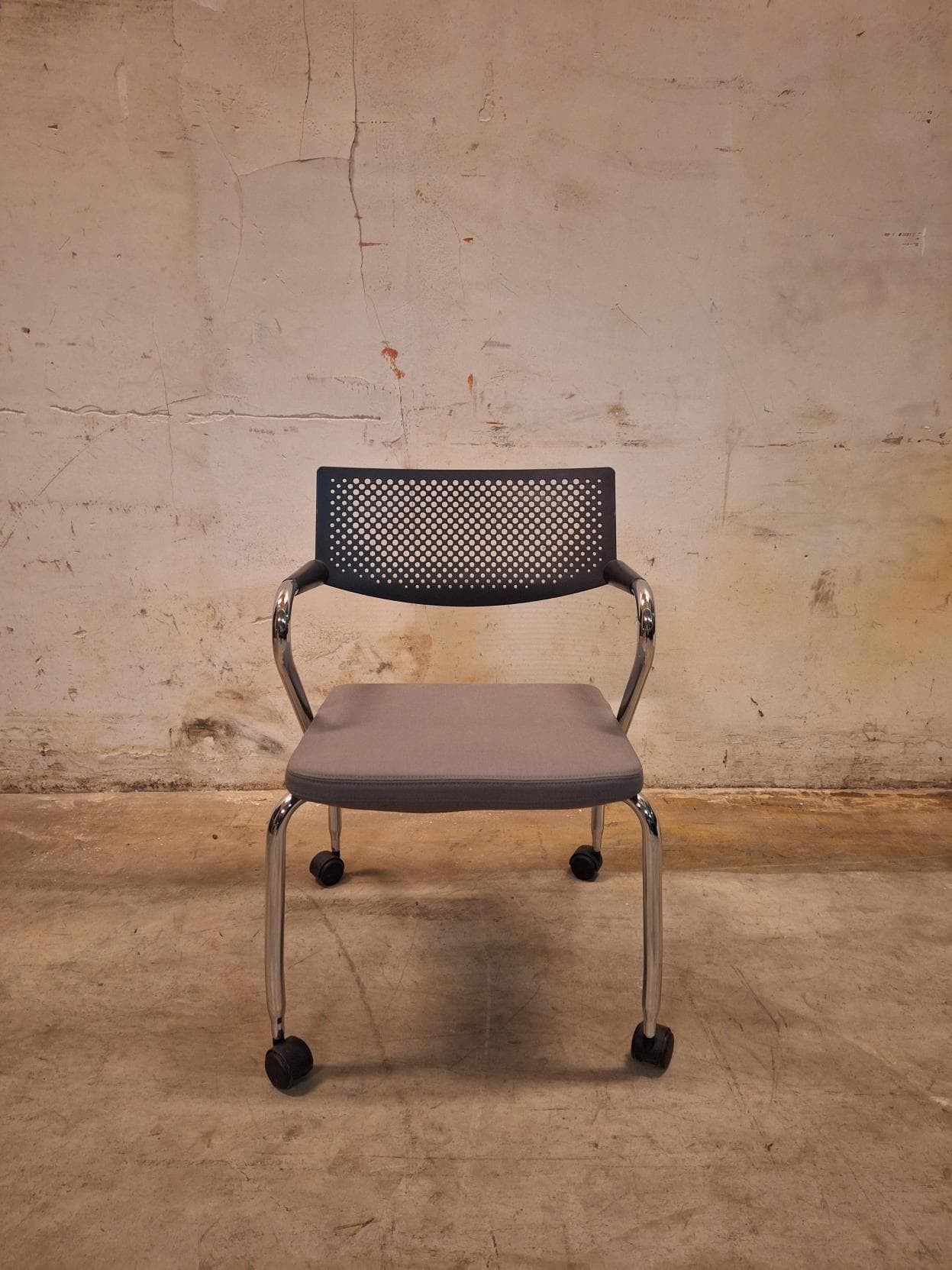 Vitra Visaroll dark grey seating with Black back design Antonio Citterio-1