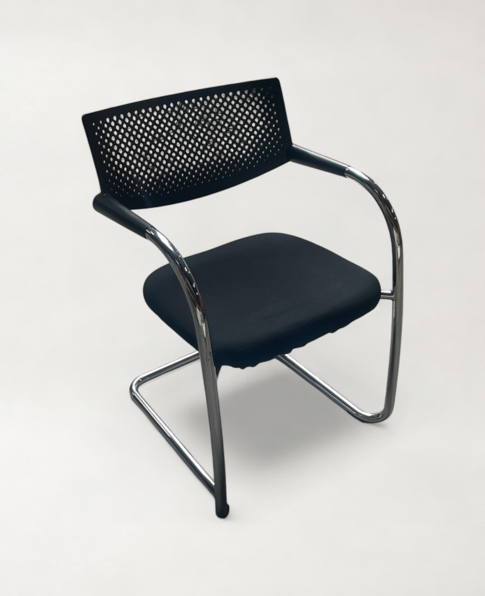 Vitra Visaroll black office meeting stackable-0