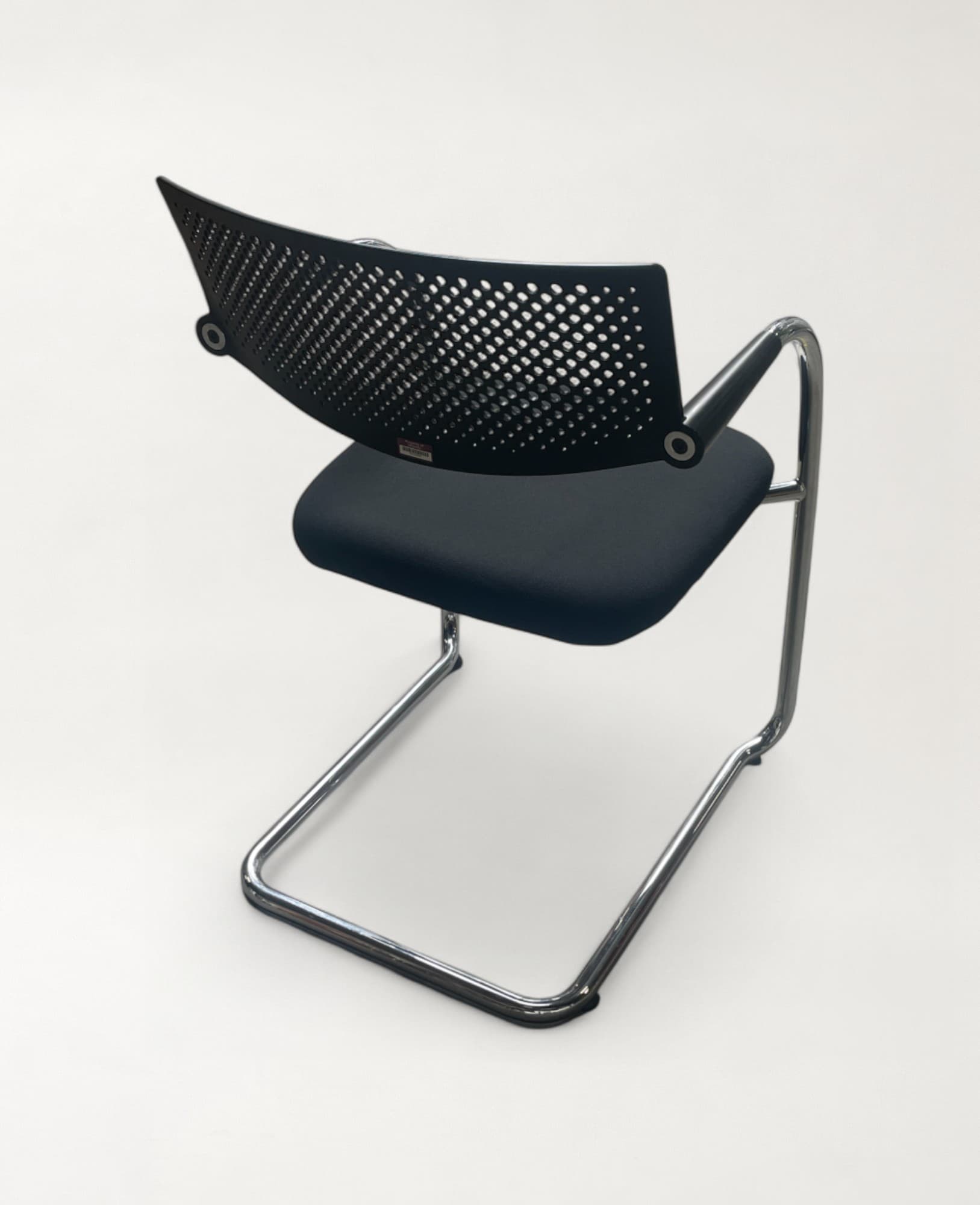 Vitra Visaroll black office meeting stackable-1