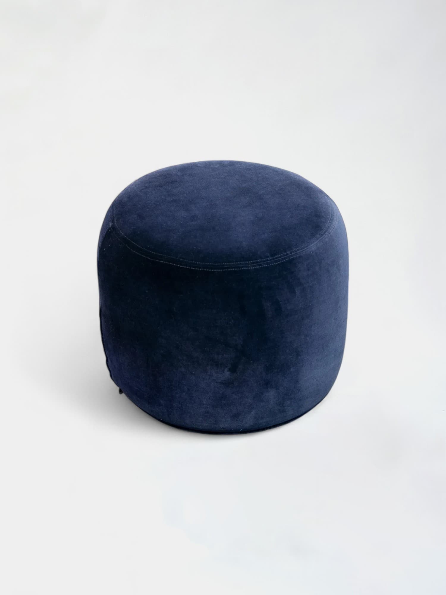 Pouf rond en velours bleu marine-1