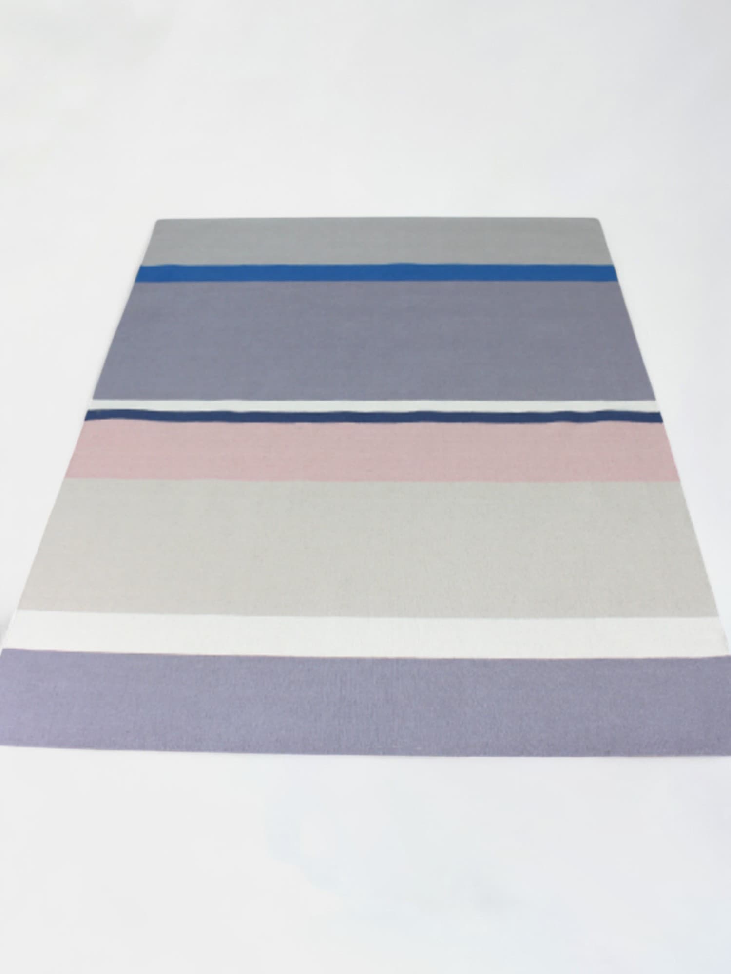 Tapis IKEA rose et bleu et violet