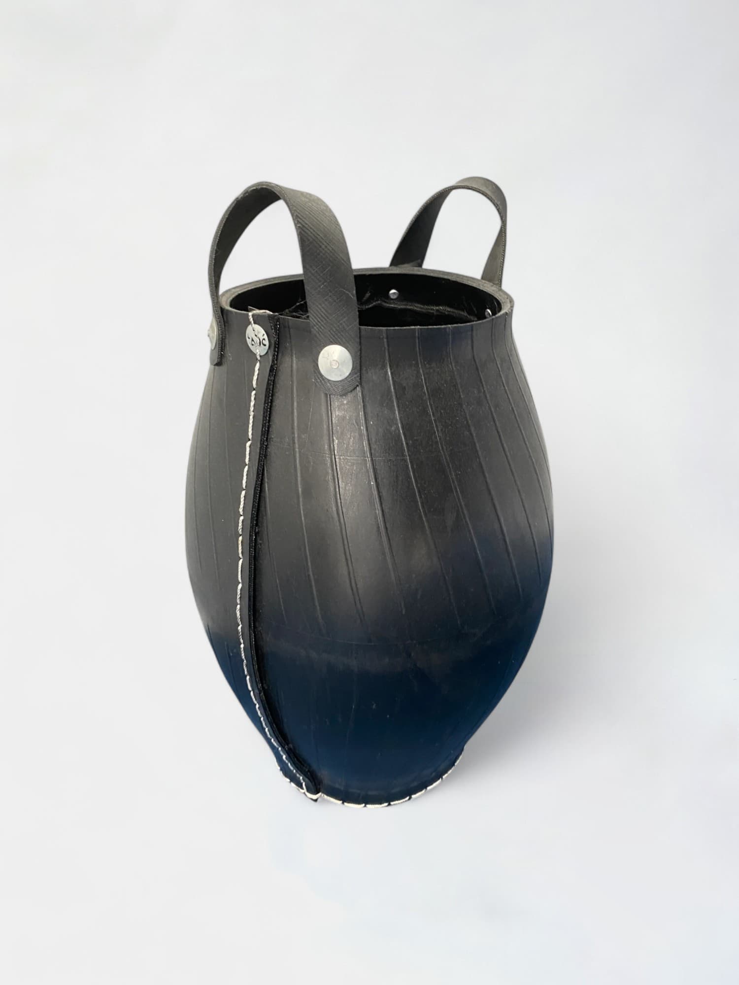 Zwarte paraplu pot
