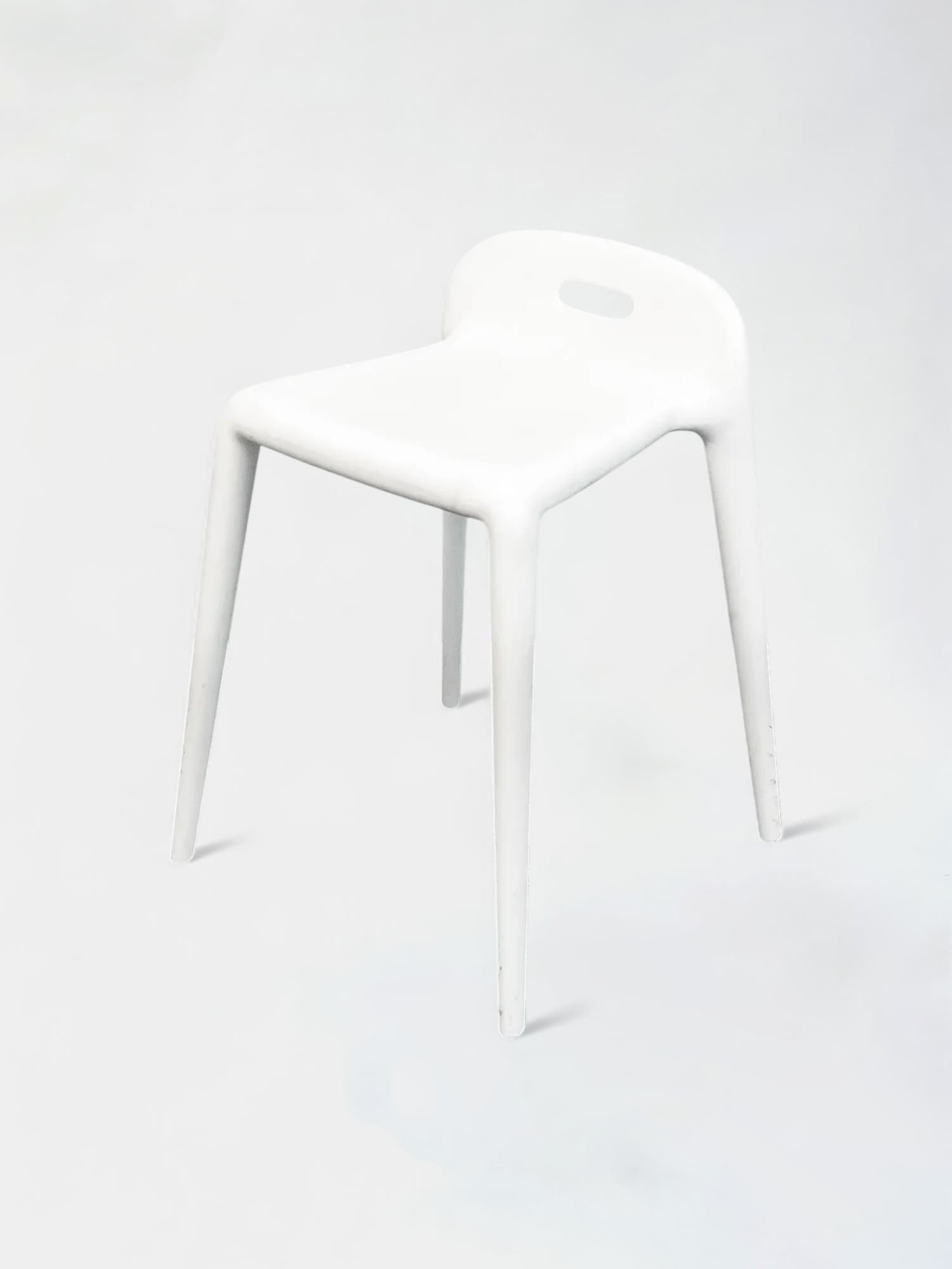 YUYU Magis Witte stoel met kleine rugleuning-1