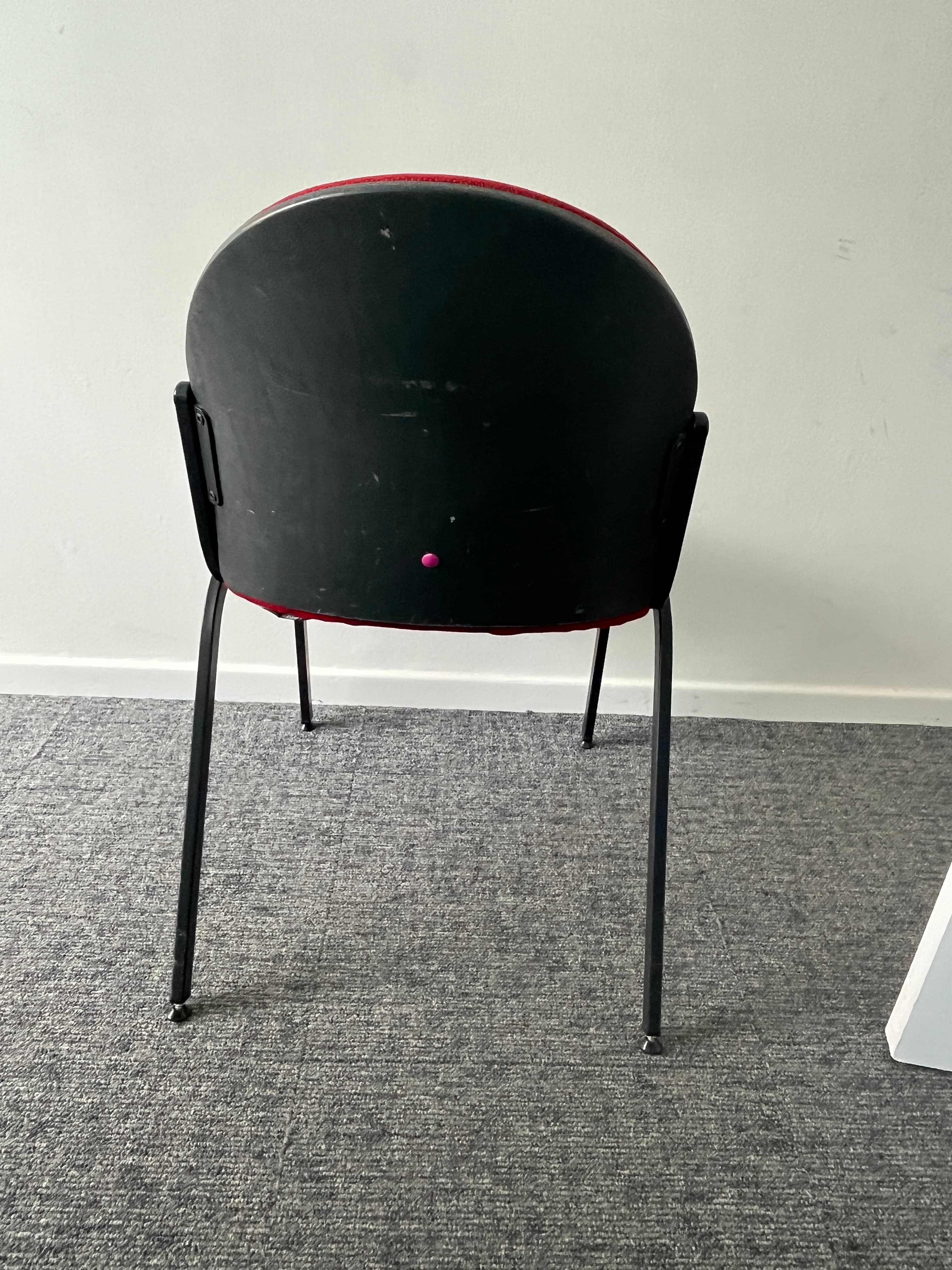 Red with black structure meeting chair without armrests-5