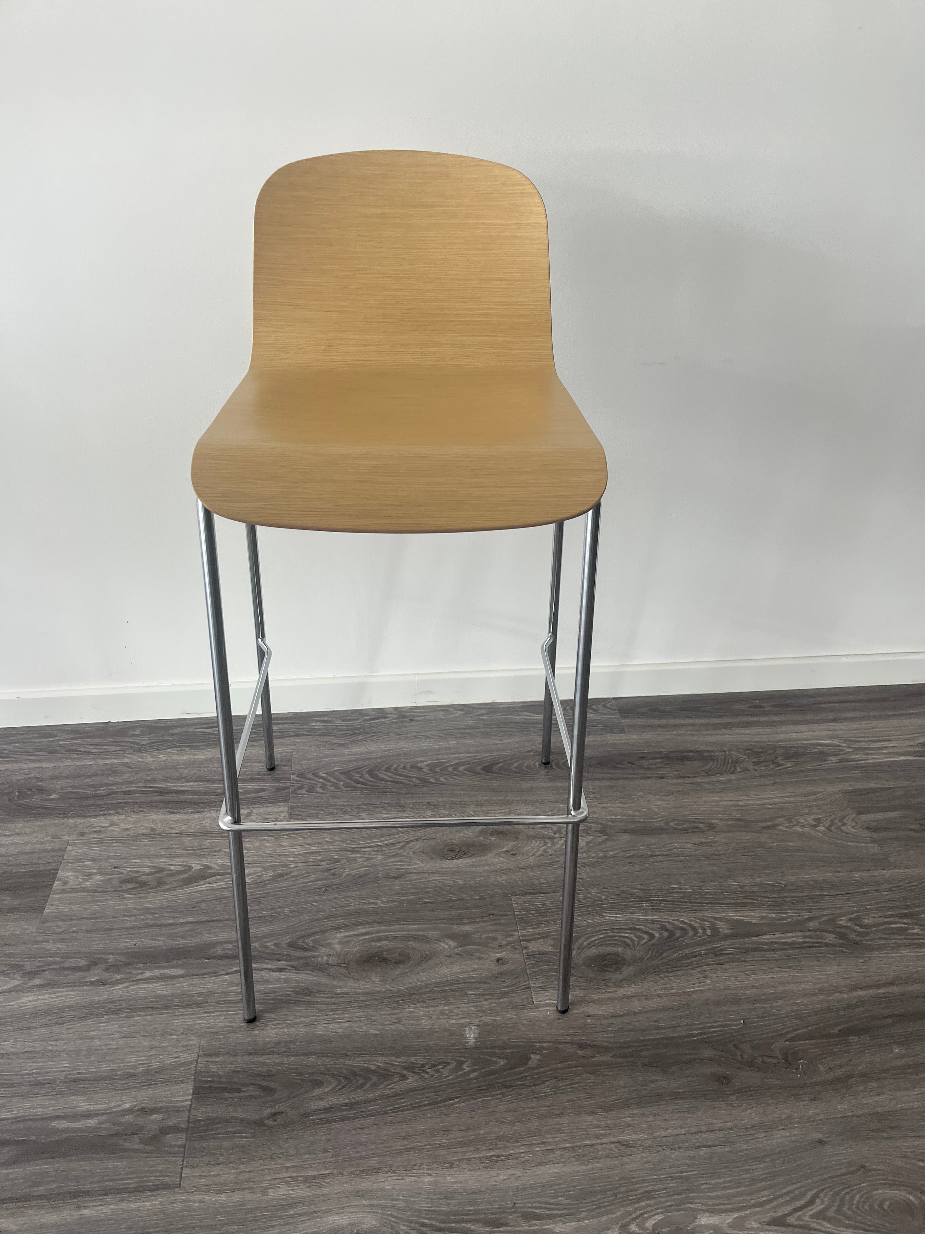 Chaise haute en bois léger-2
