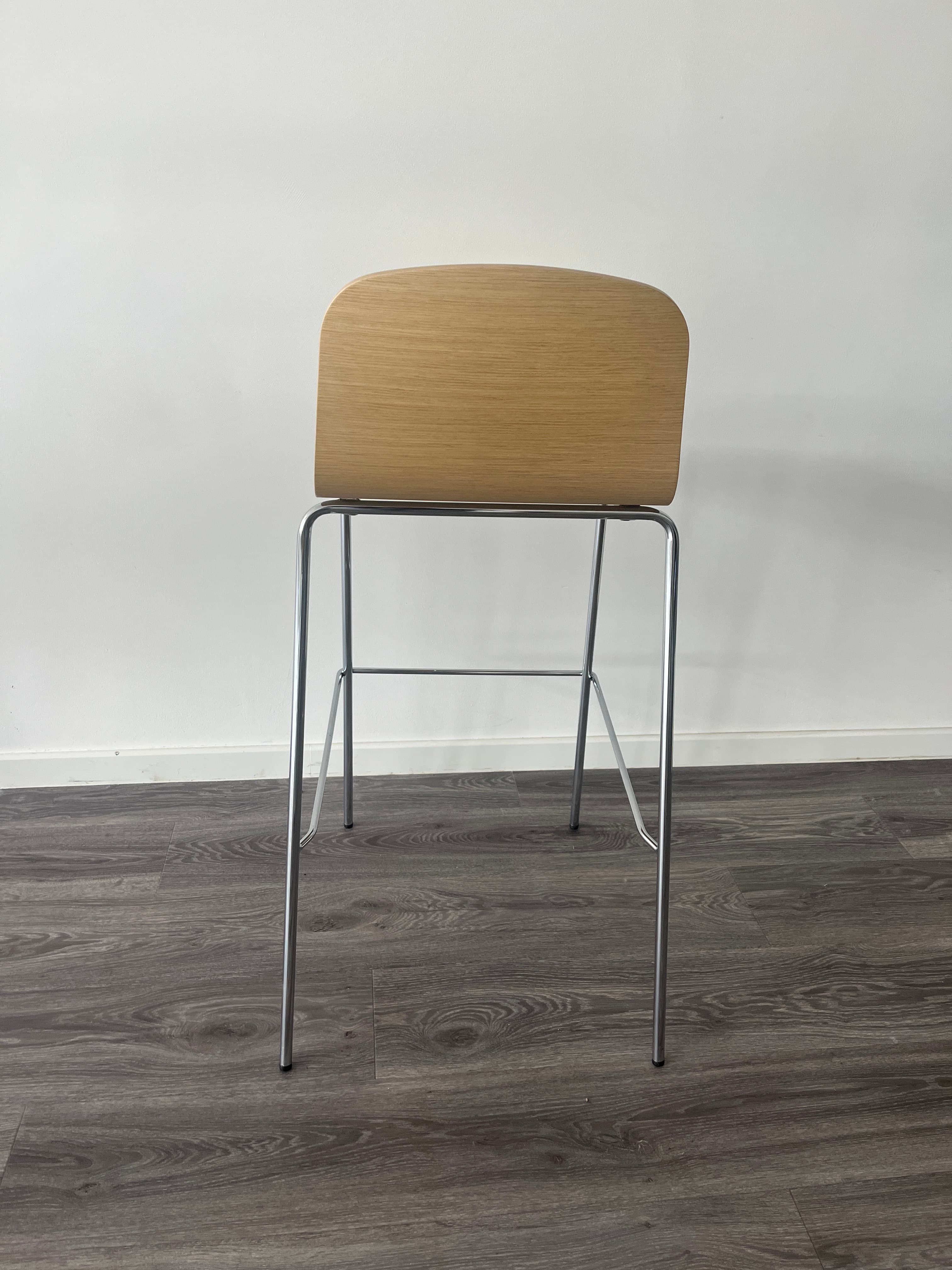 Chaise haute en bois léger-4