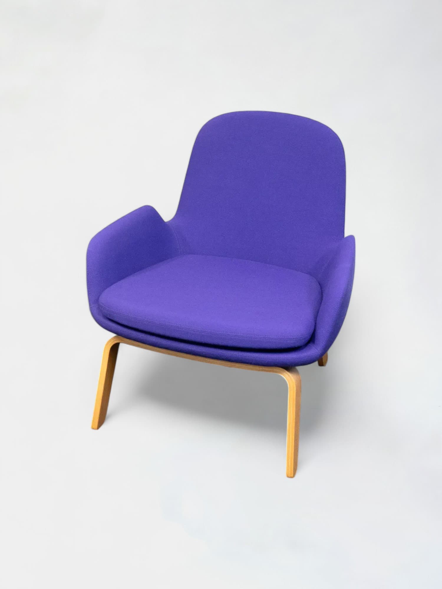 Main Line NORMANN paarse lage fauteuil op eiken poten-1