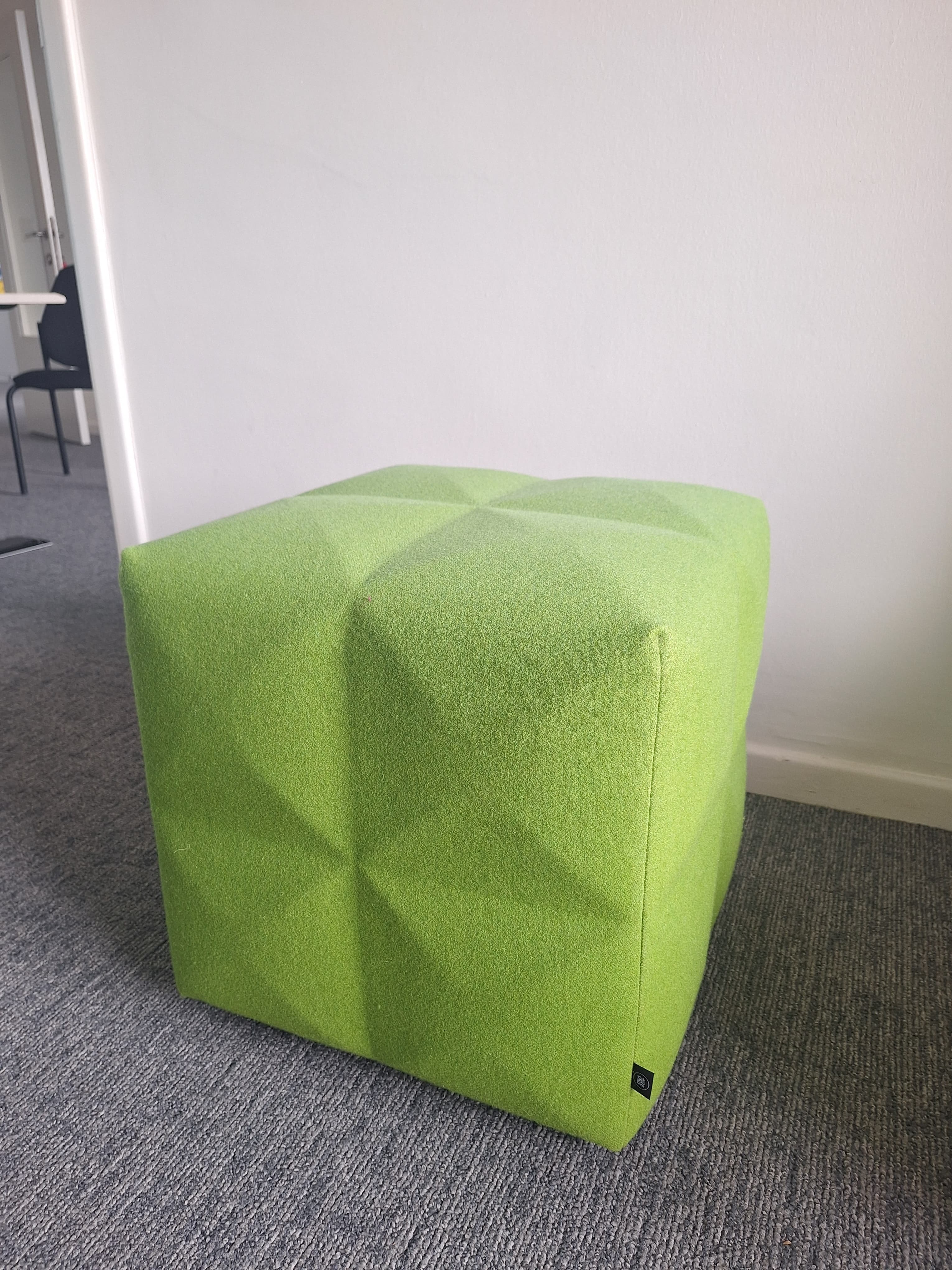 Pouf vert Buzzi Space (qui peut présenter des taches)-1
