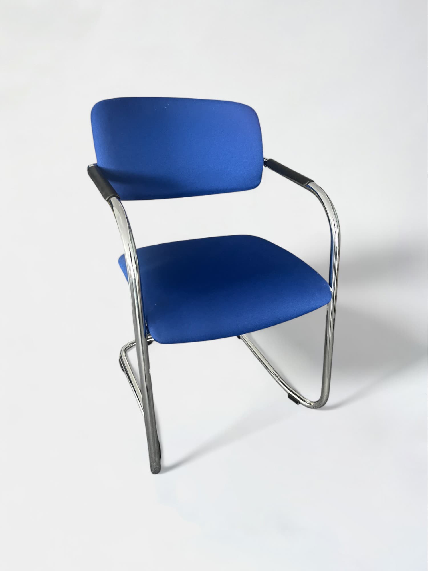 Blue navy meeting chair with armrests