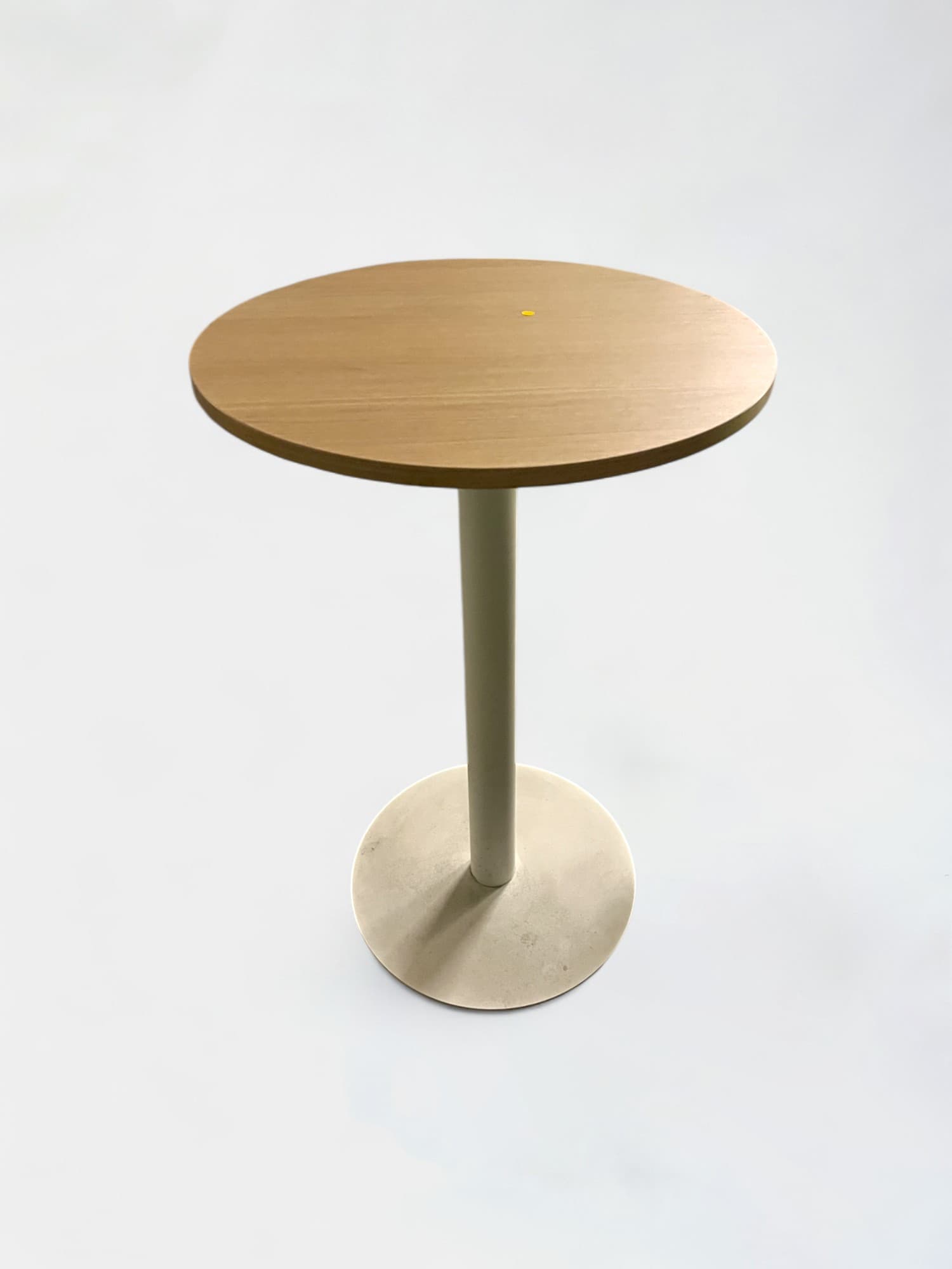 Table haute ronde en bois clair avec pied blanc