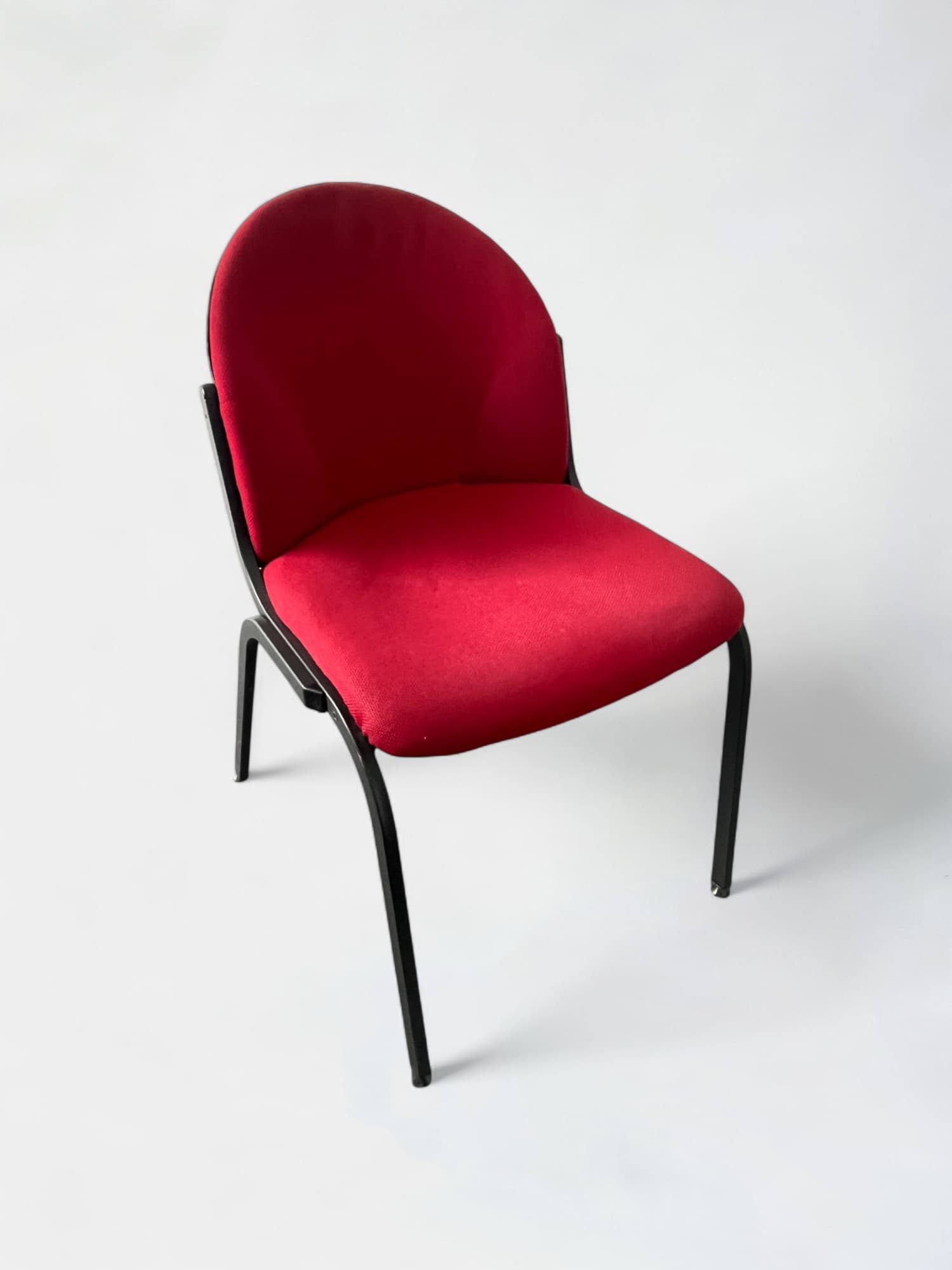 Red with black structure meeting chair without armrests