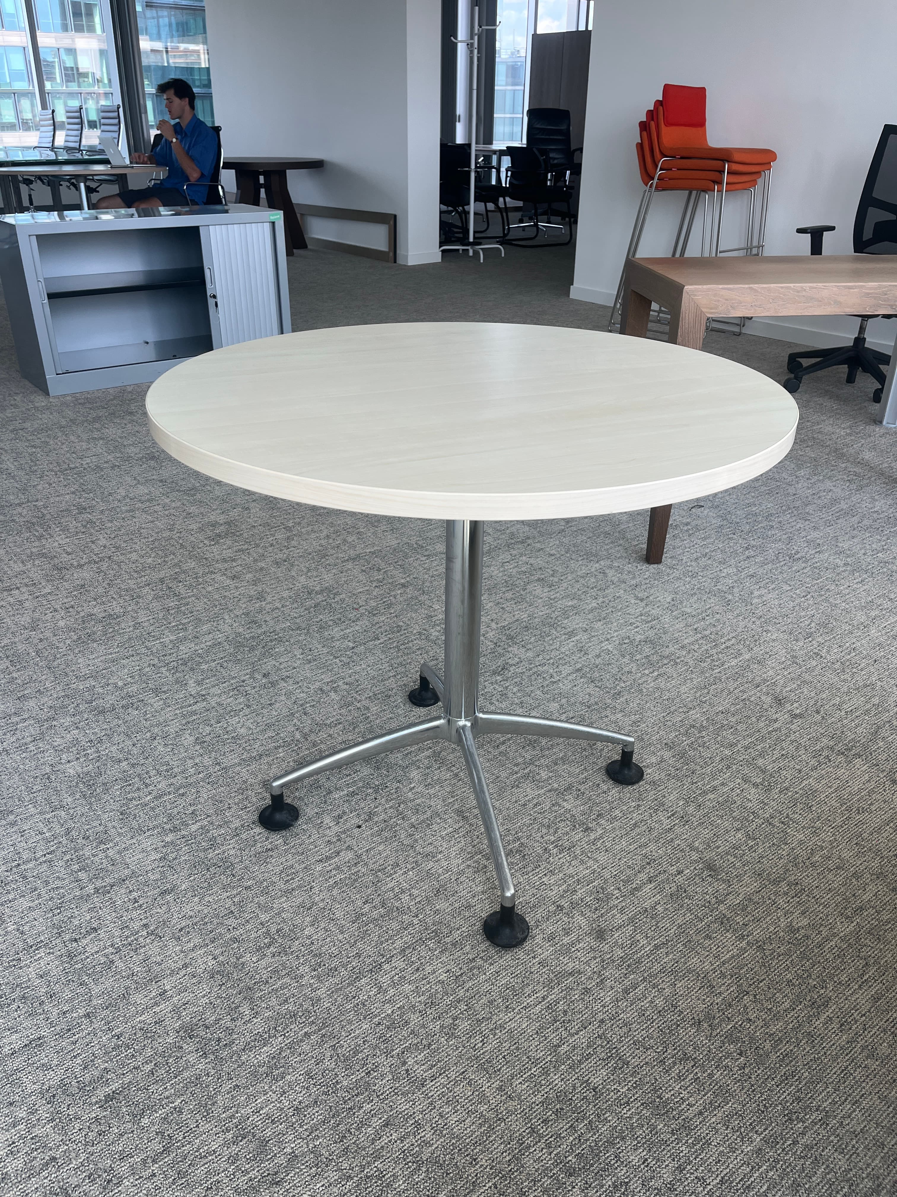 Conferentietafel Houten blad en stalen poten-1