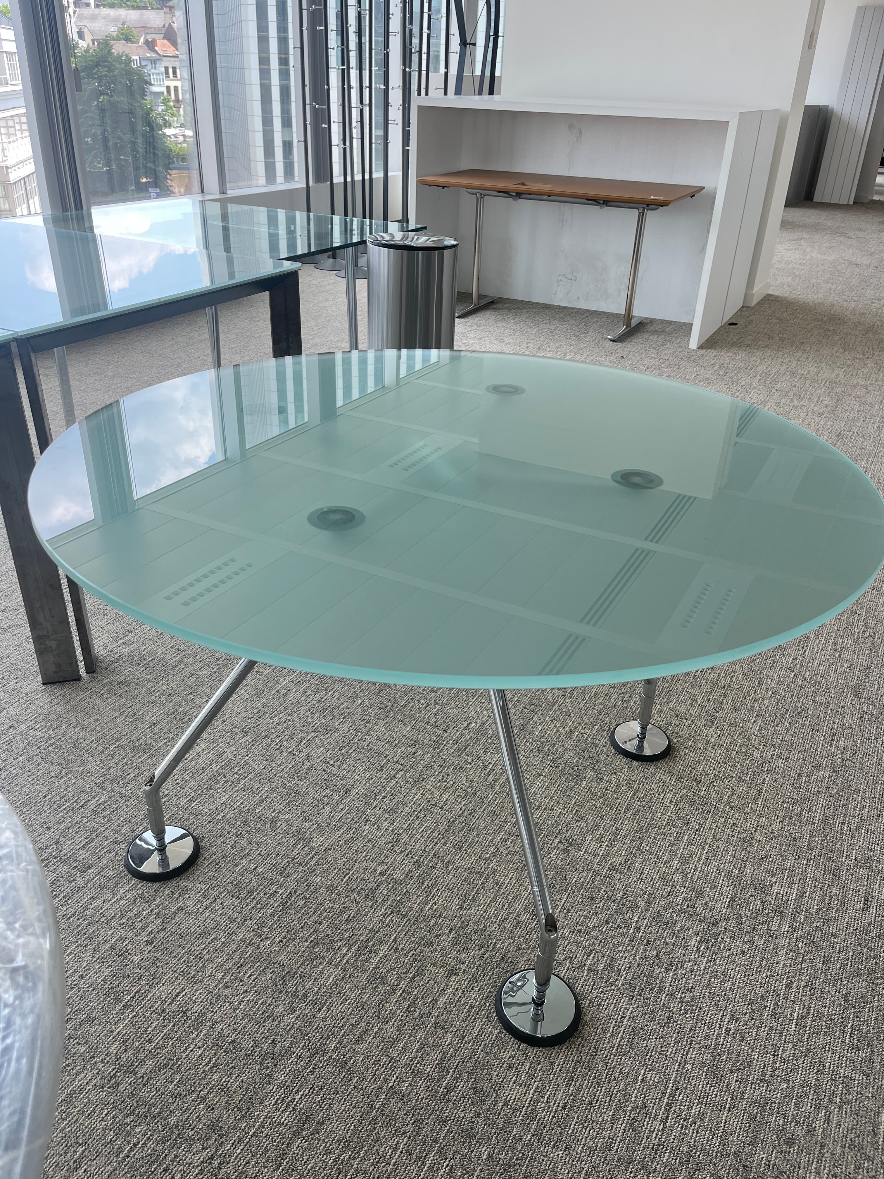 Vitra NORMAN FOSTER 1935 'Nomos' Table for Tecno 1986 - opaque glass-3