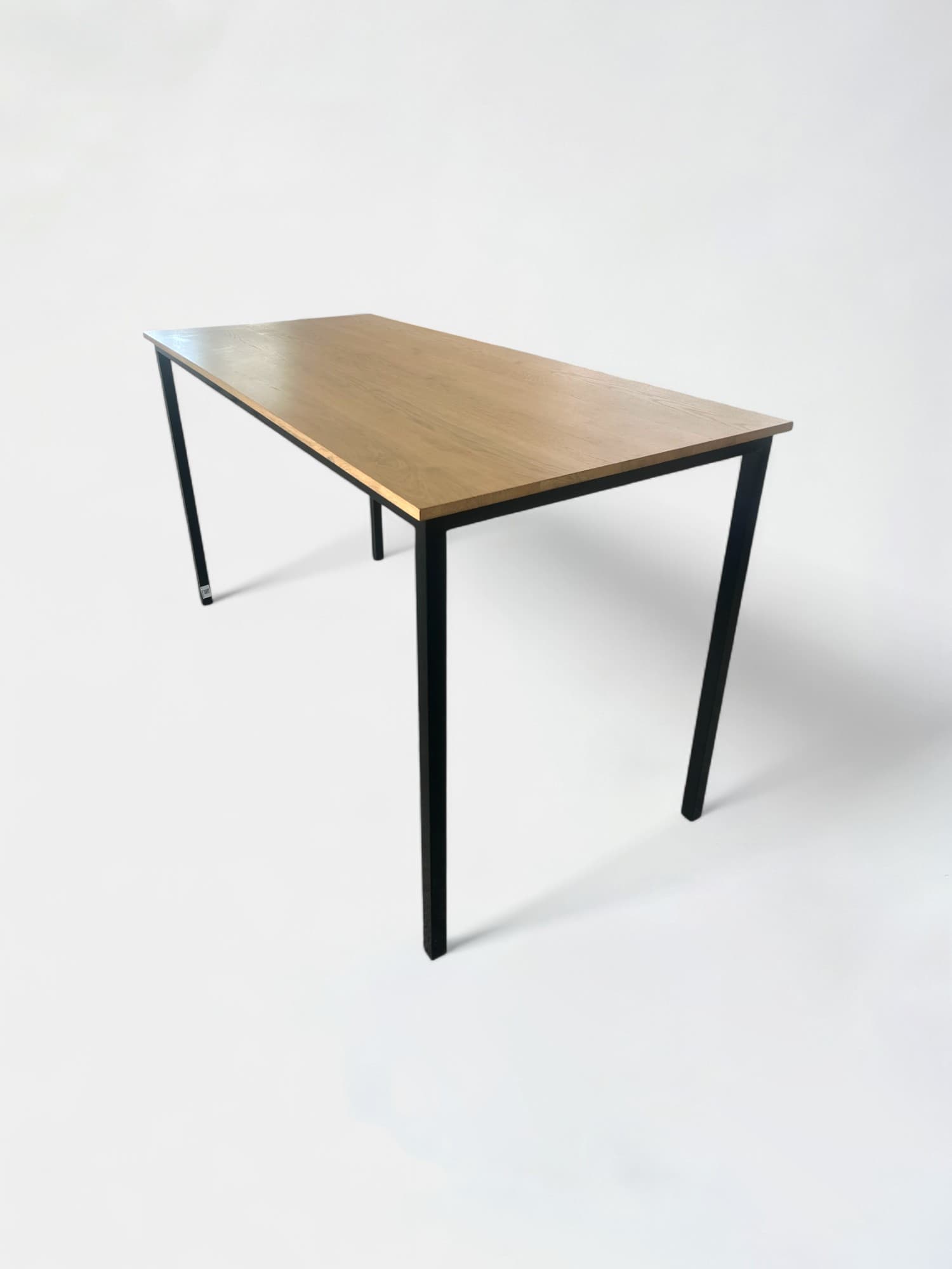 Table haute en bois avec structure noire