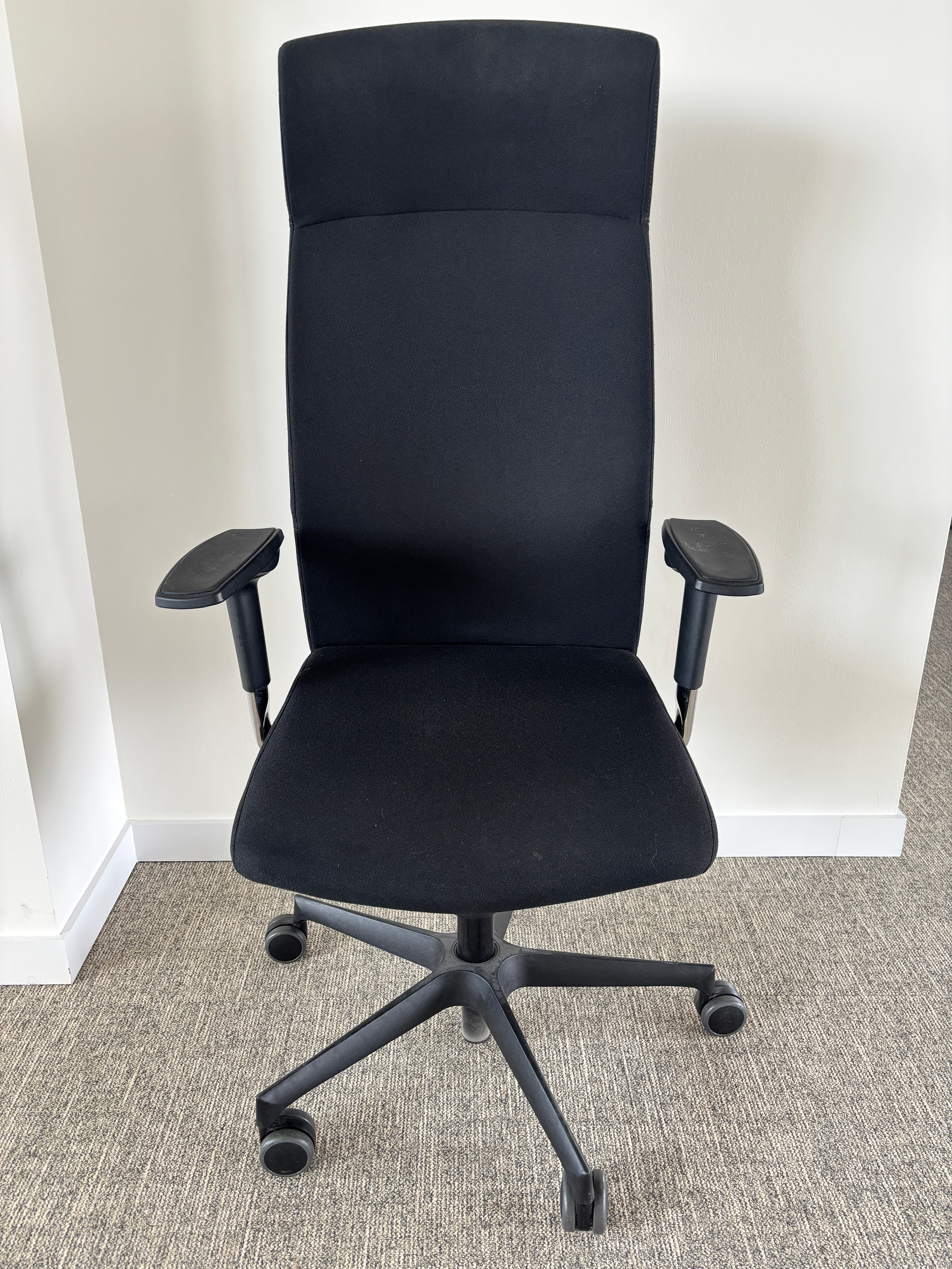 Black fabric office chair with armrest-1