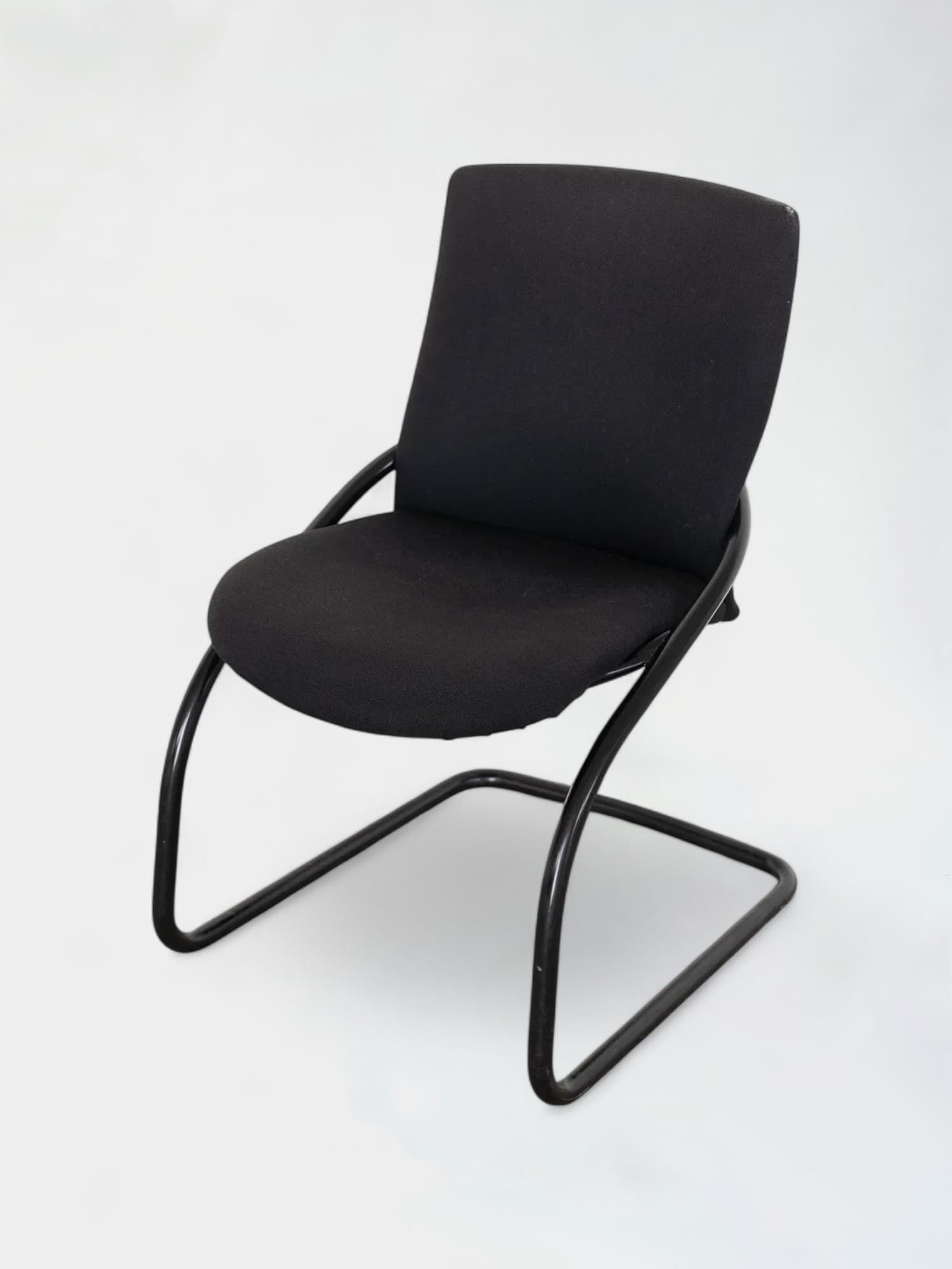 Konig black meeting chair-0