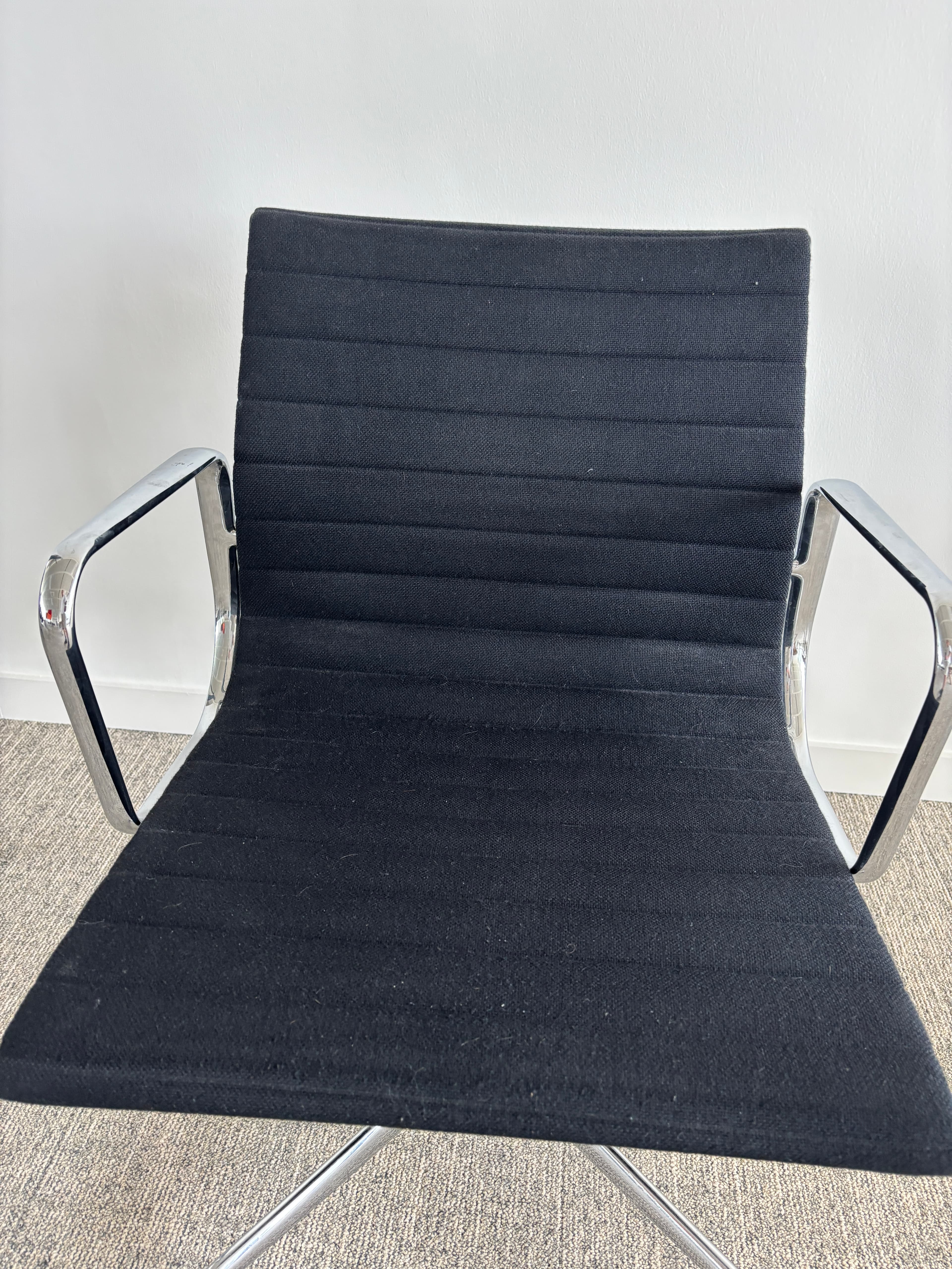 Vitra Eames Aluminium Chair EA 108-3