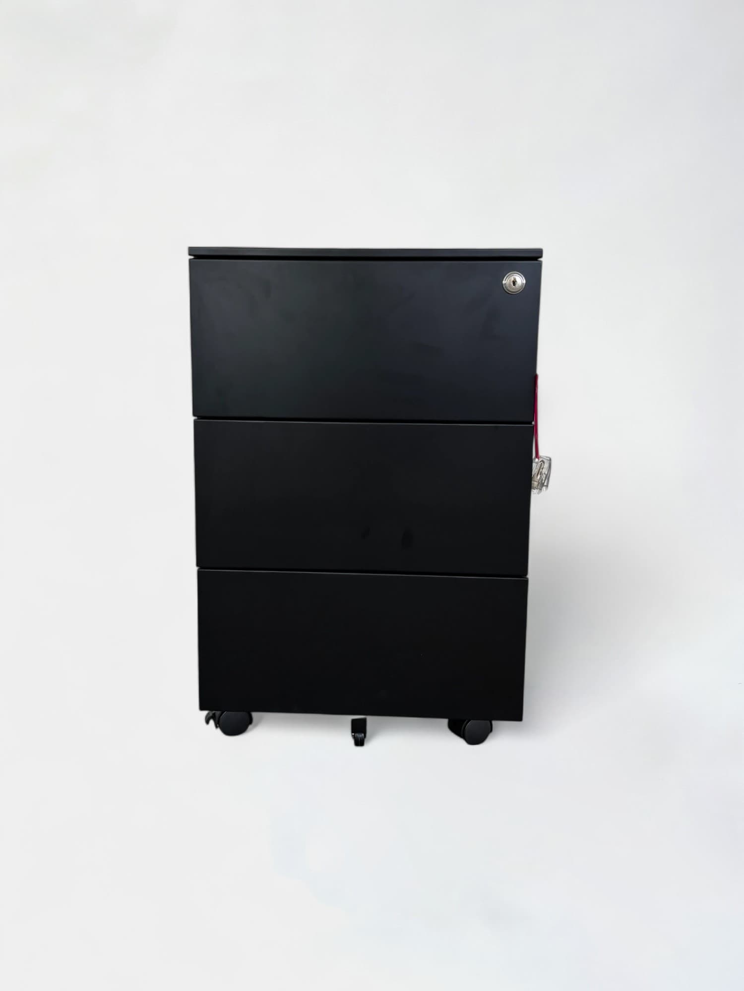 Zwart ladeblok met wieltjes en sleutel-1