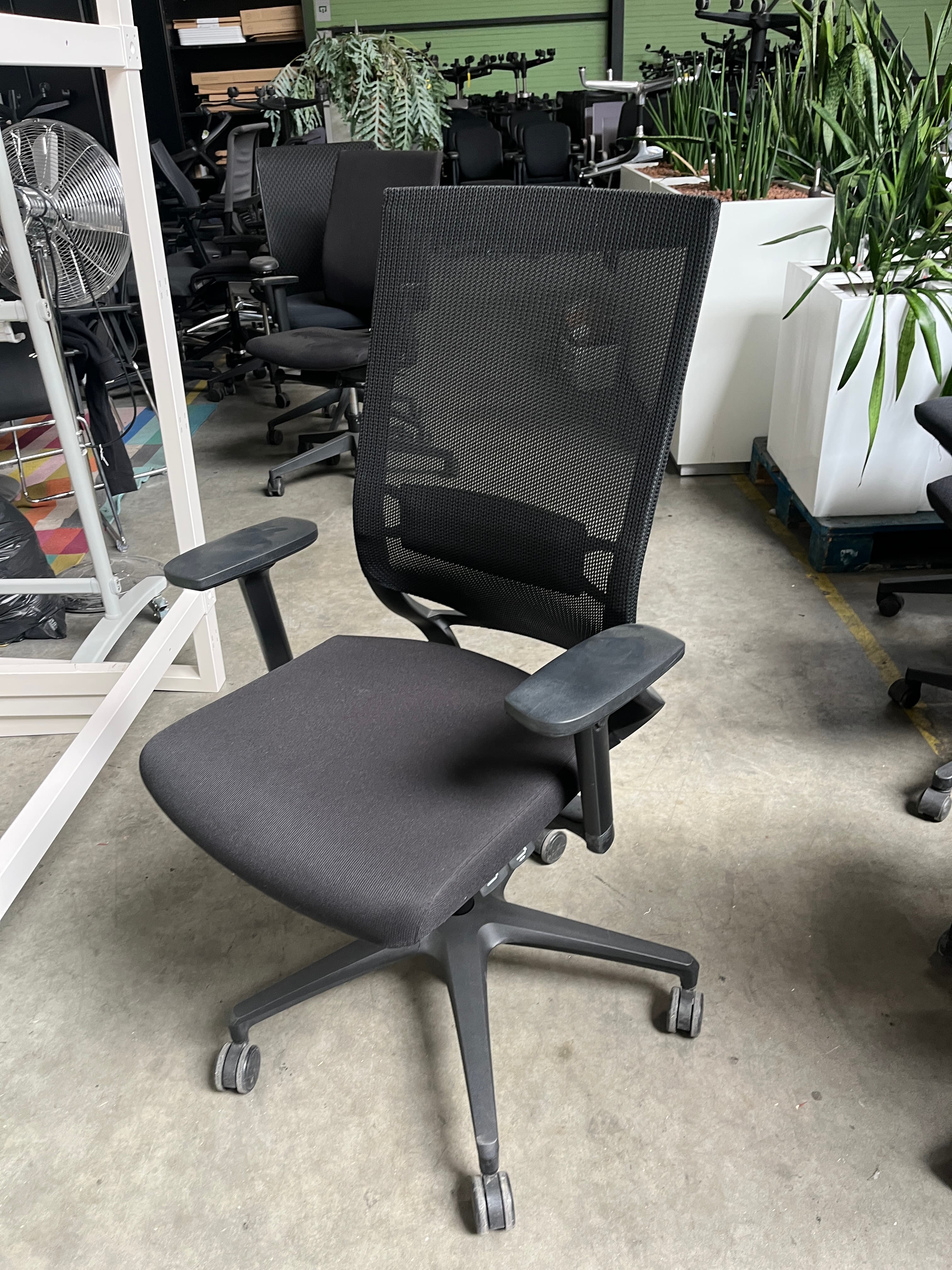 Klöber black meeting chair-3