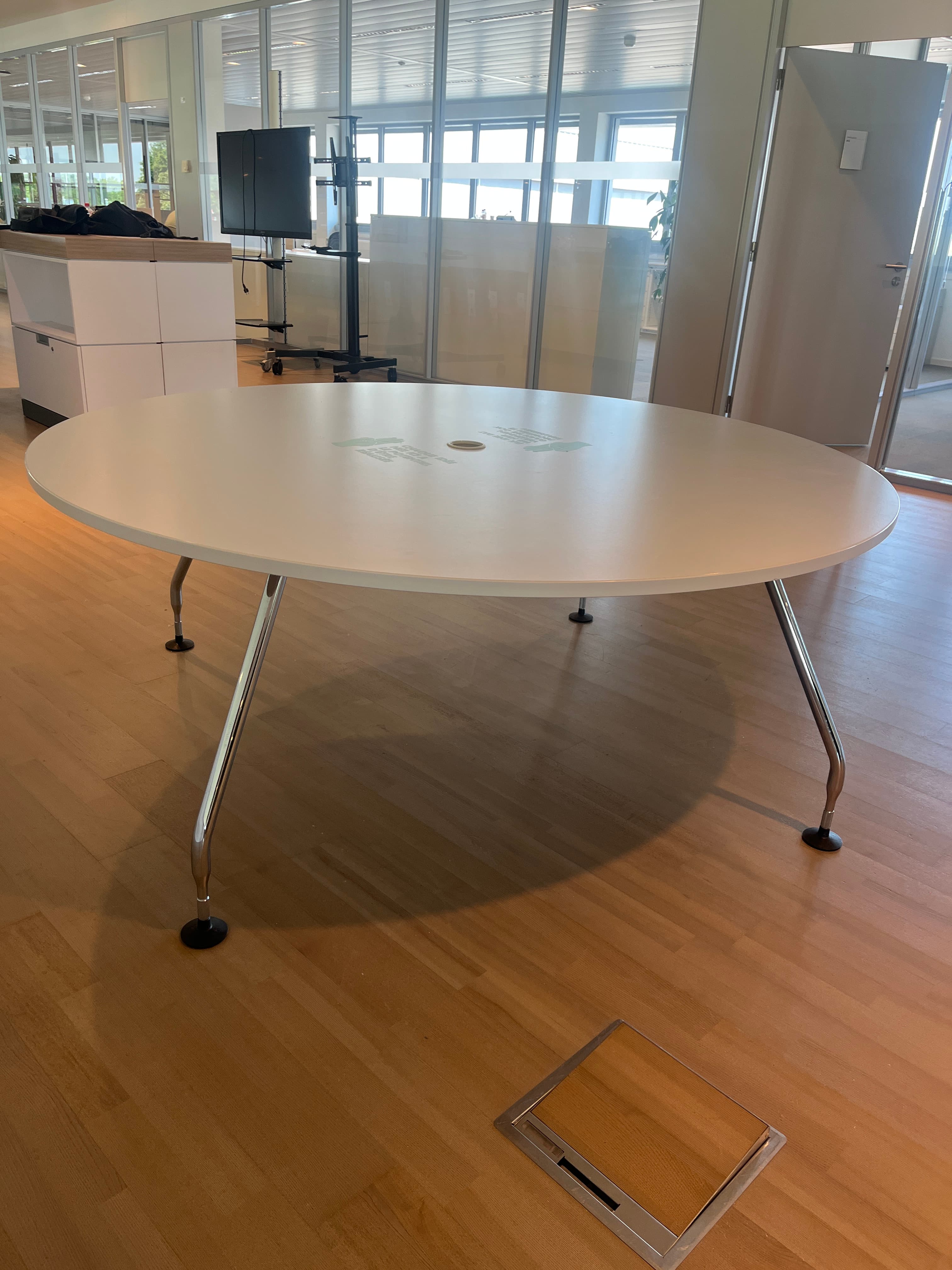 Vitra Ad Hoc 180cm white round table-1