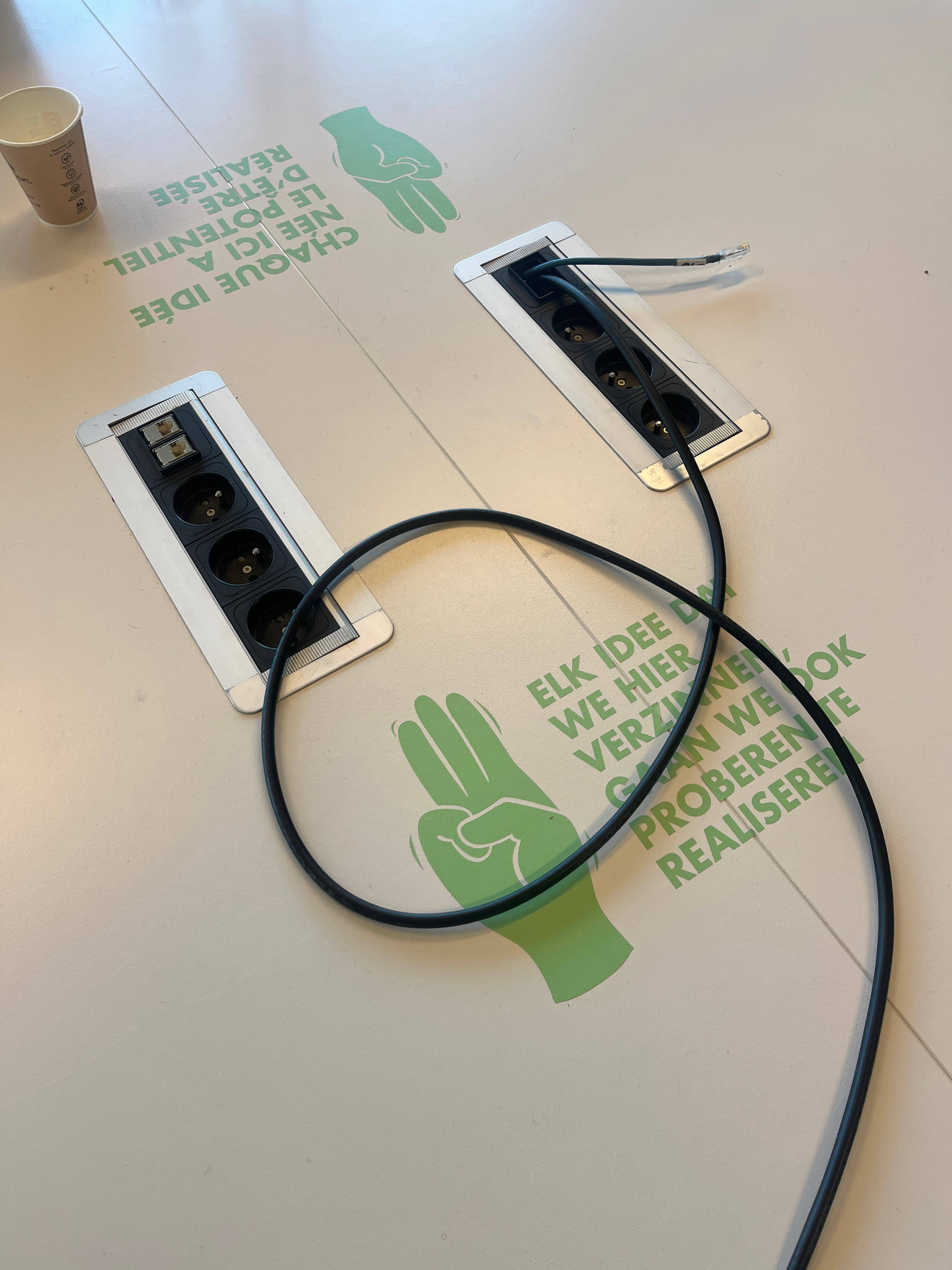 Vitra MedaMorph 220cm white round table-2