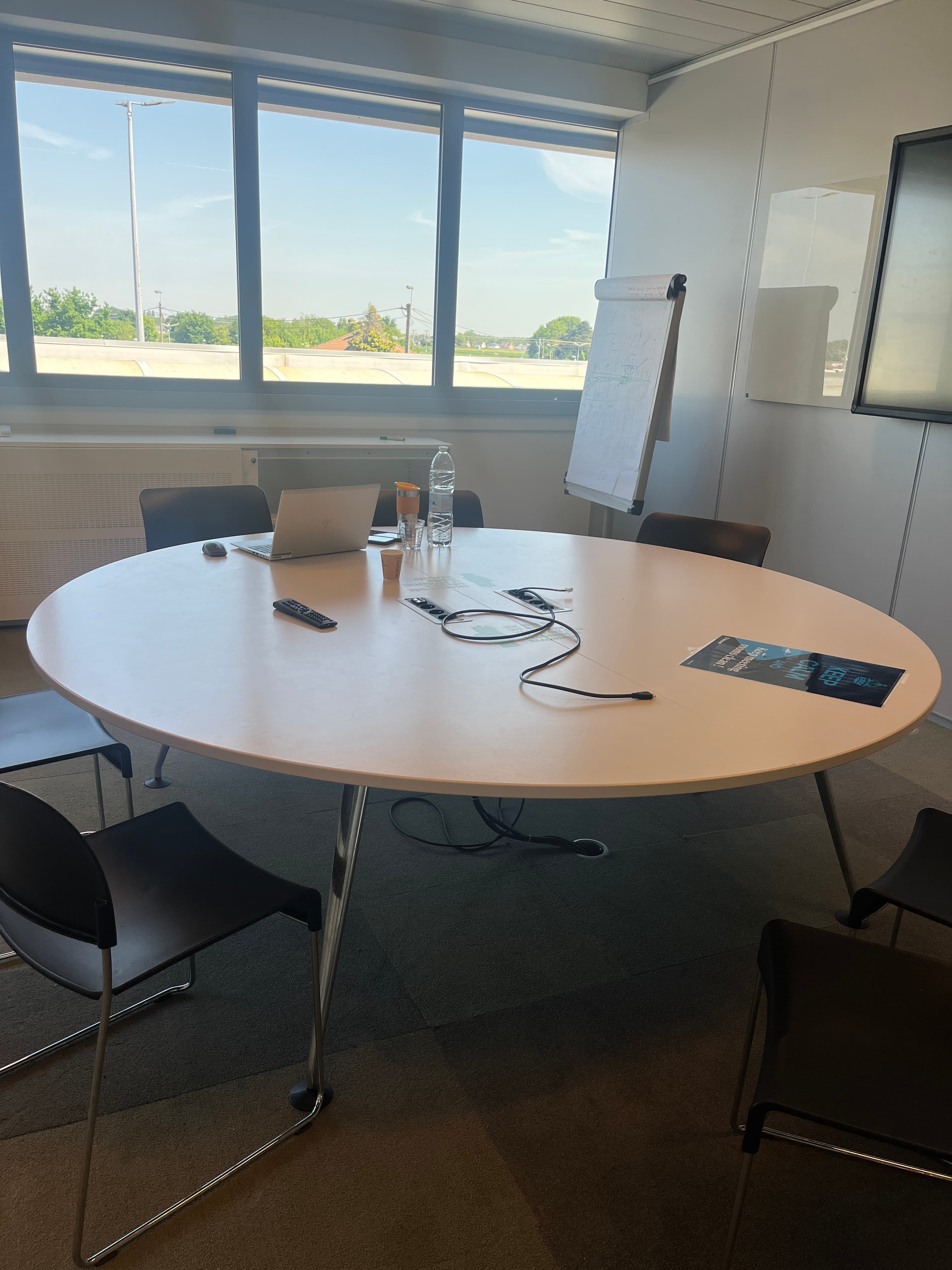 Vitra MedaMorph 220cm white round table-0