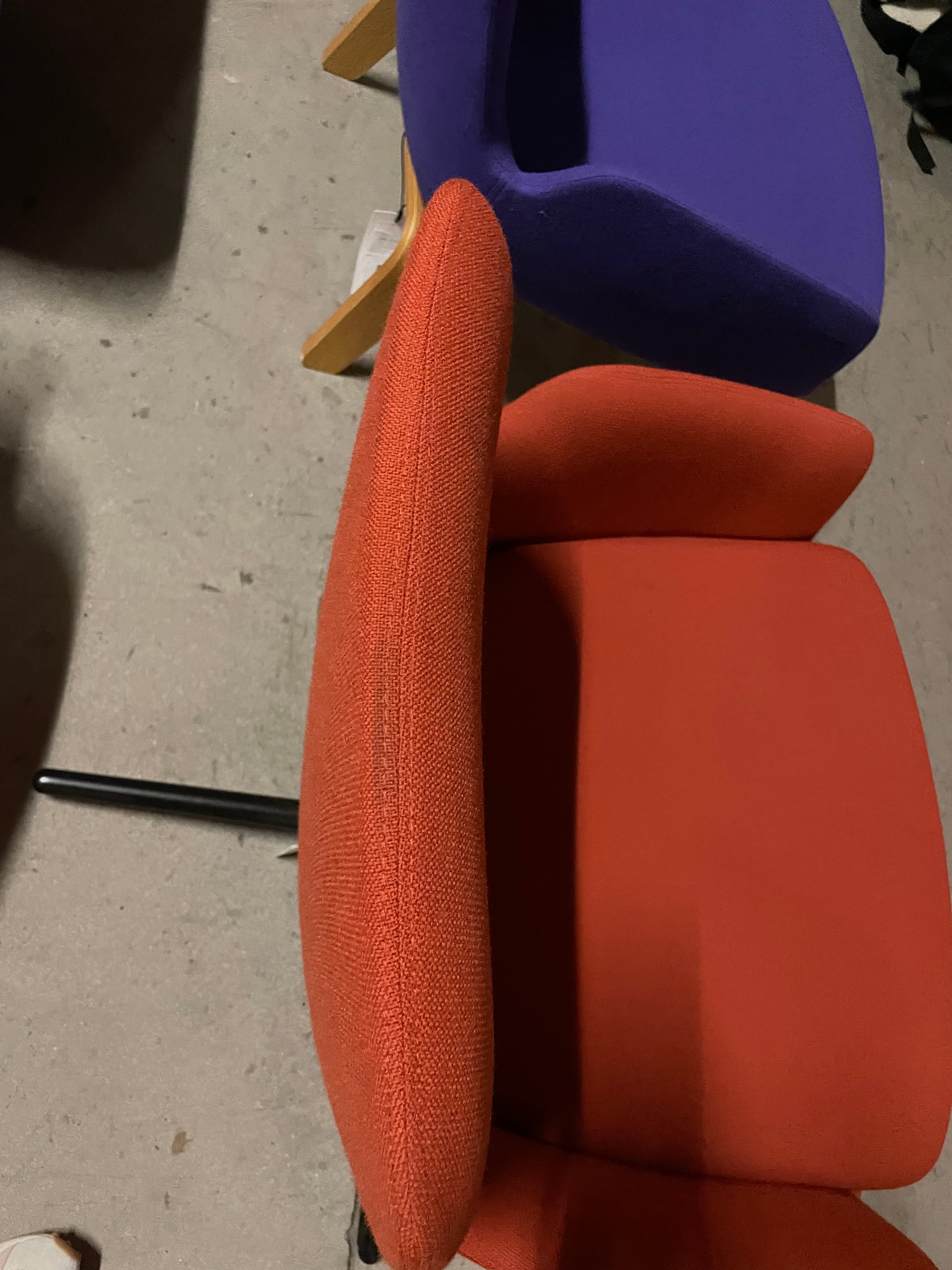 WORN : Chaise longue en tissu Normann brick avec base pivotante-4