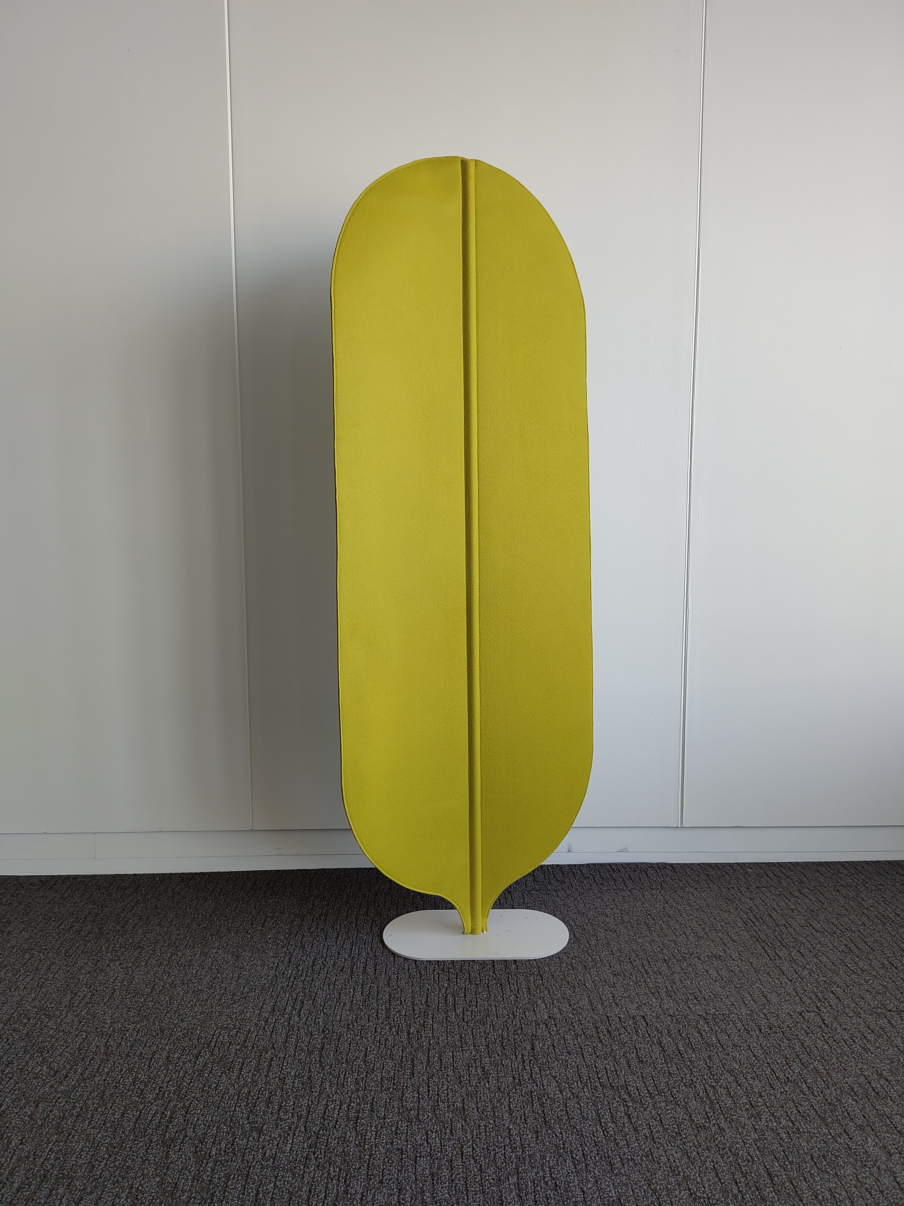 Grand écran vert en forme de feuille-1