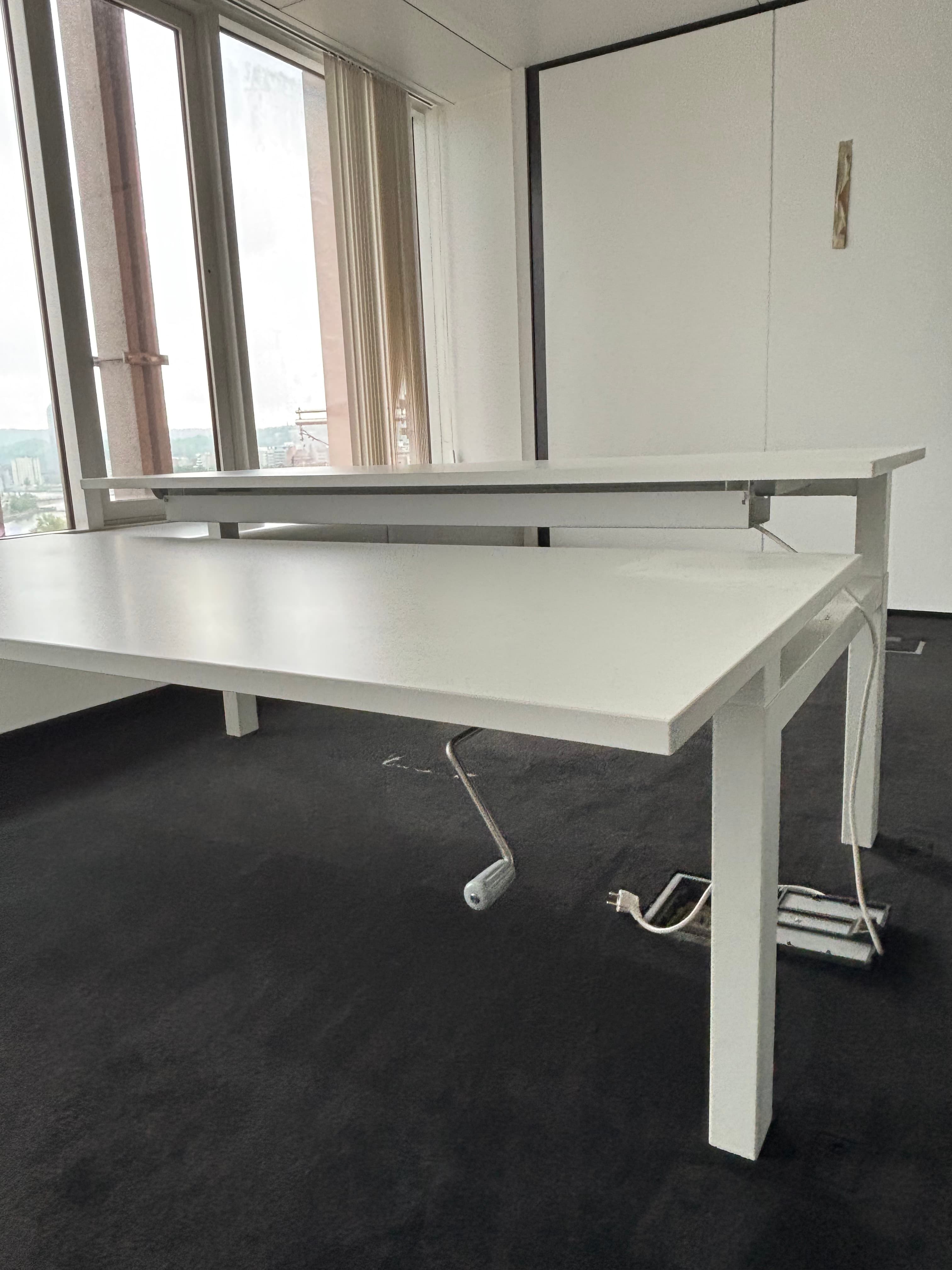 Bureau duo blanc avec manivelle pour ajuster la hauteur sans séparateur-2
