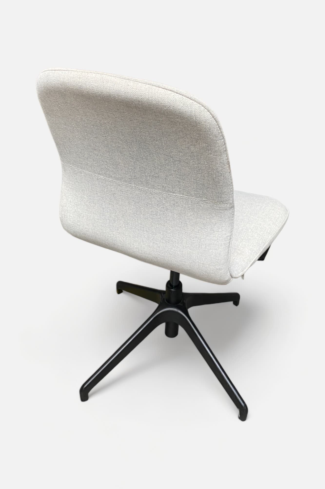 Adjustable Light Grey Meeting chair on black legs-3