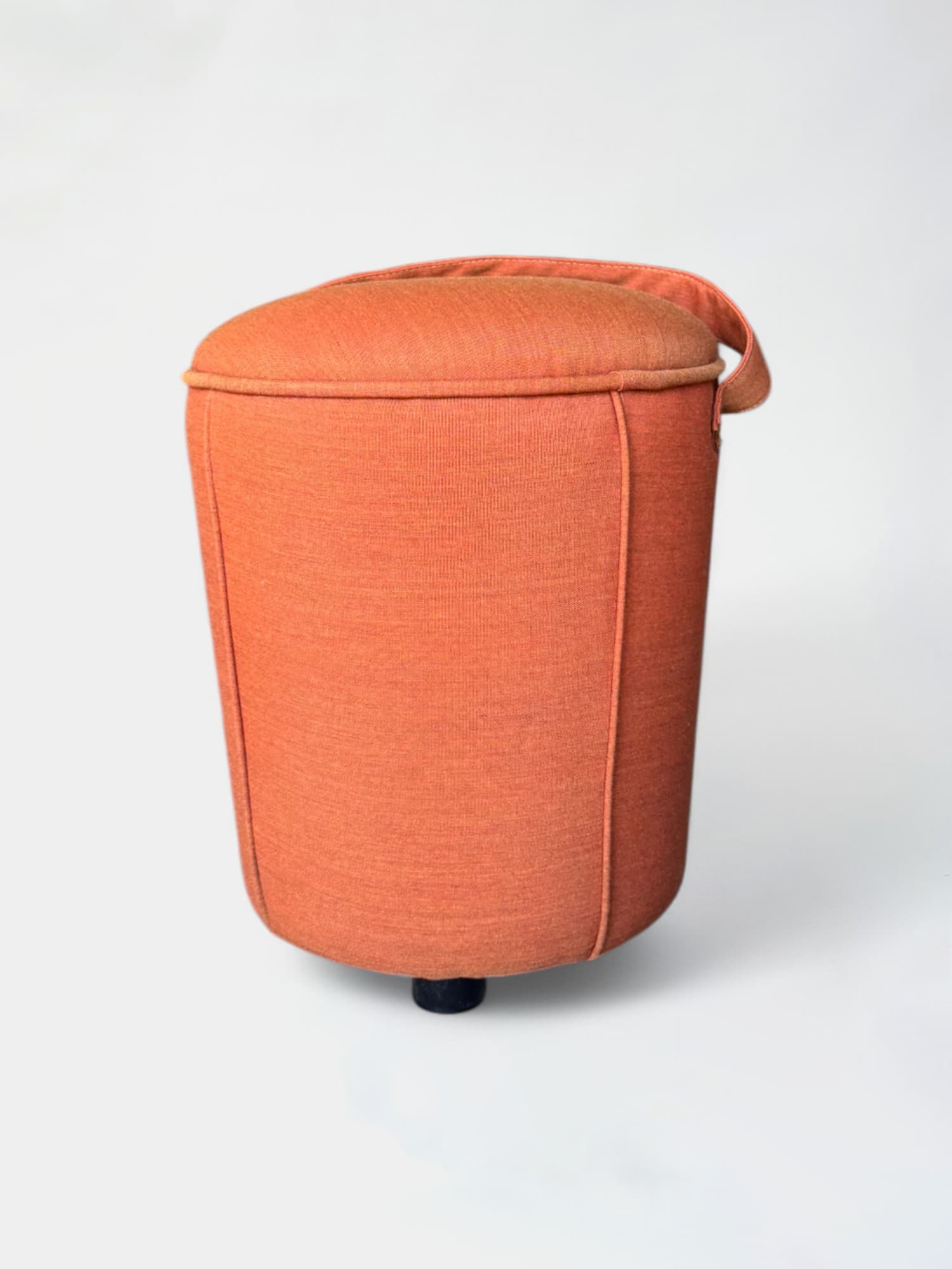 WORN: Satelliet pale orange pouf with strap-2