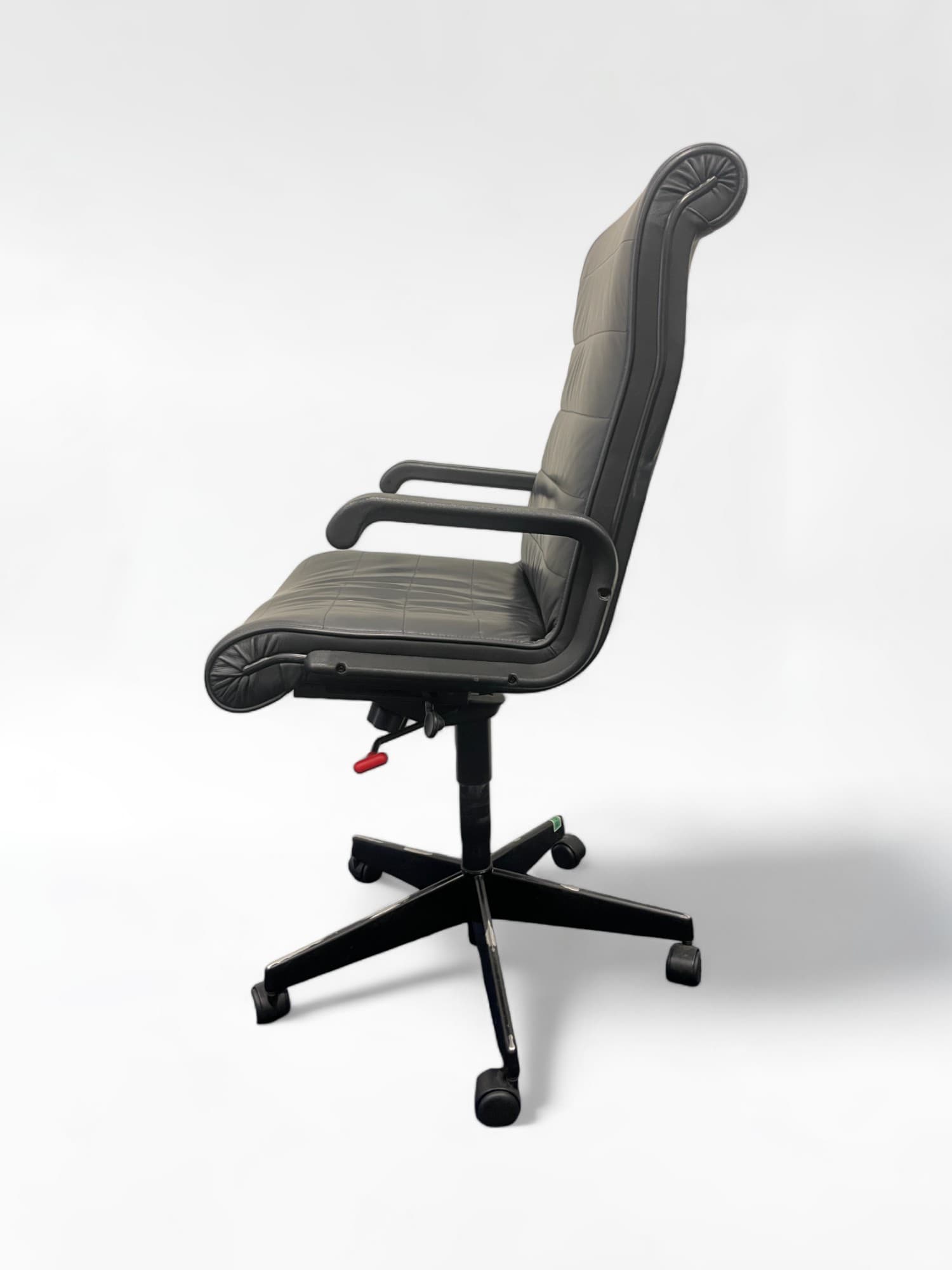 Black chairs - Knoll International de Richard Sapper, 1980-4