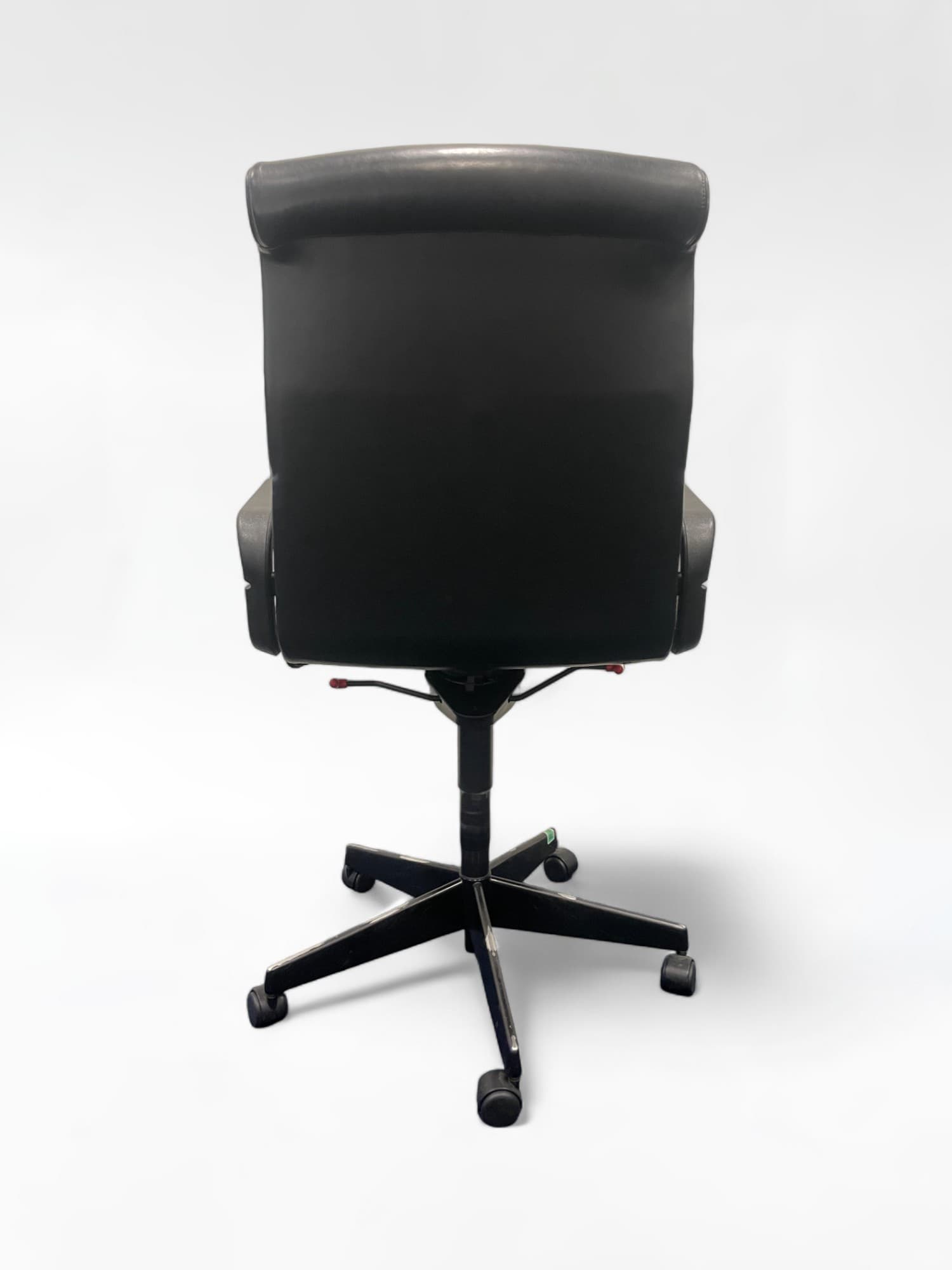 Black chairs - Knoll International de Richard Sapper, 1980-2