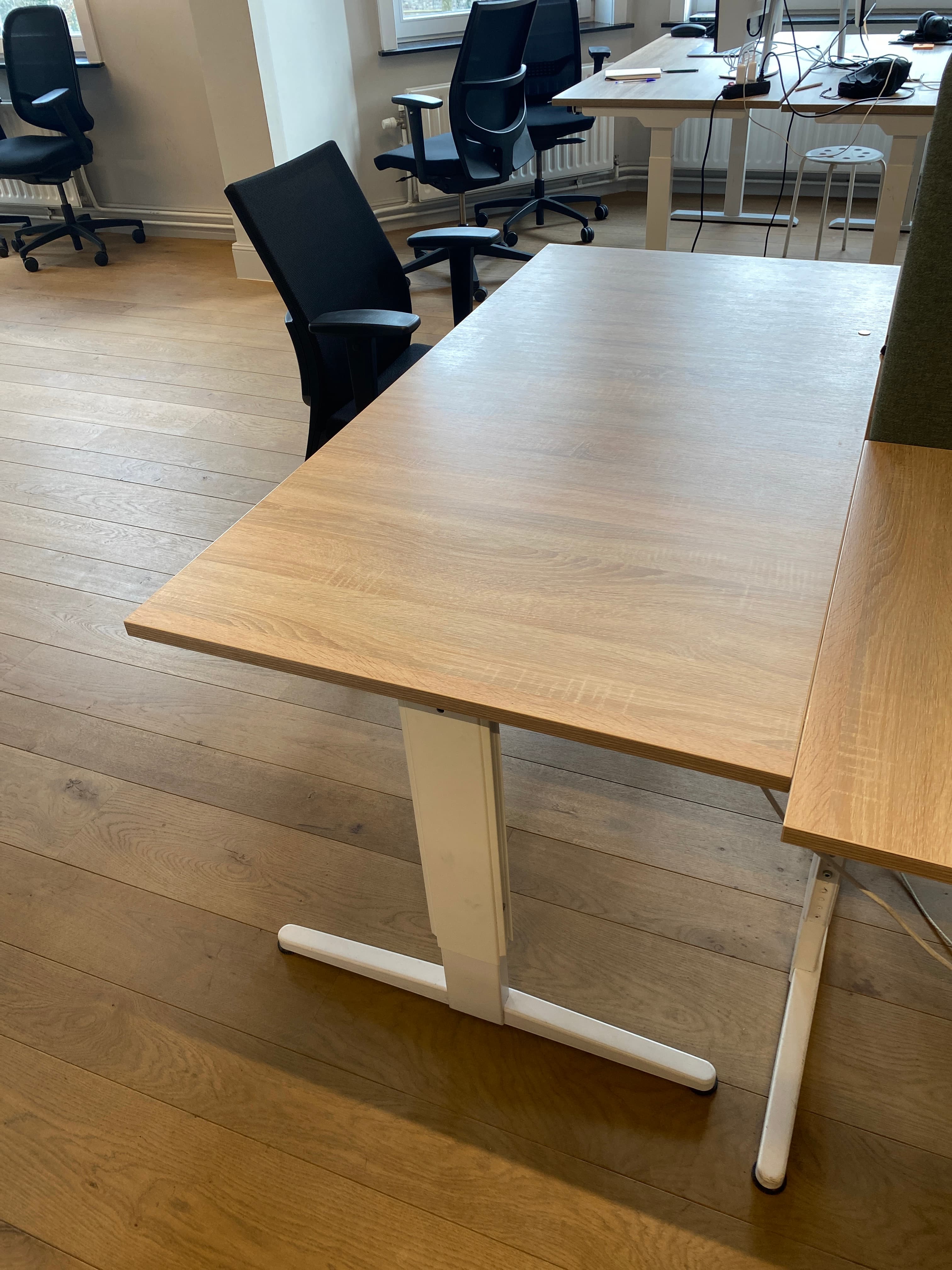 160Cm Light Wooden desk with white metallic legs and adjustable height-0